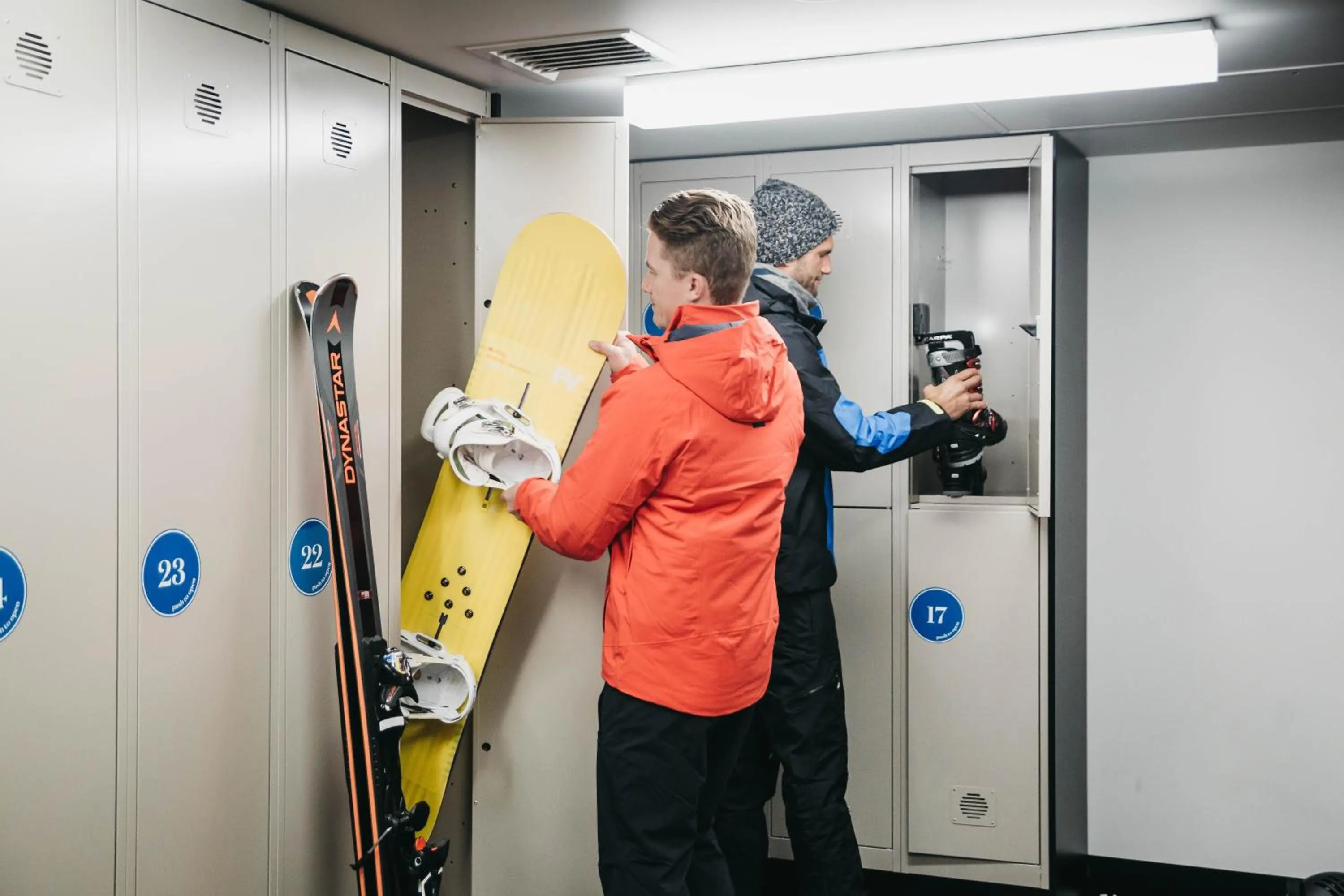 Skiing in mi-pad Queenstown