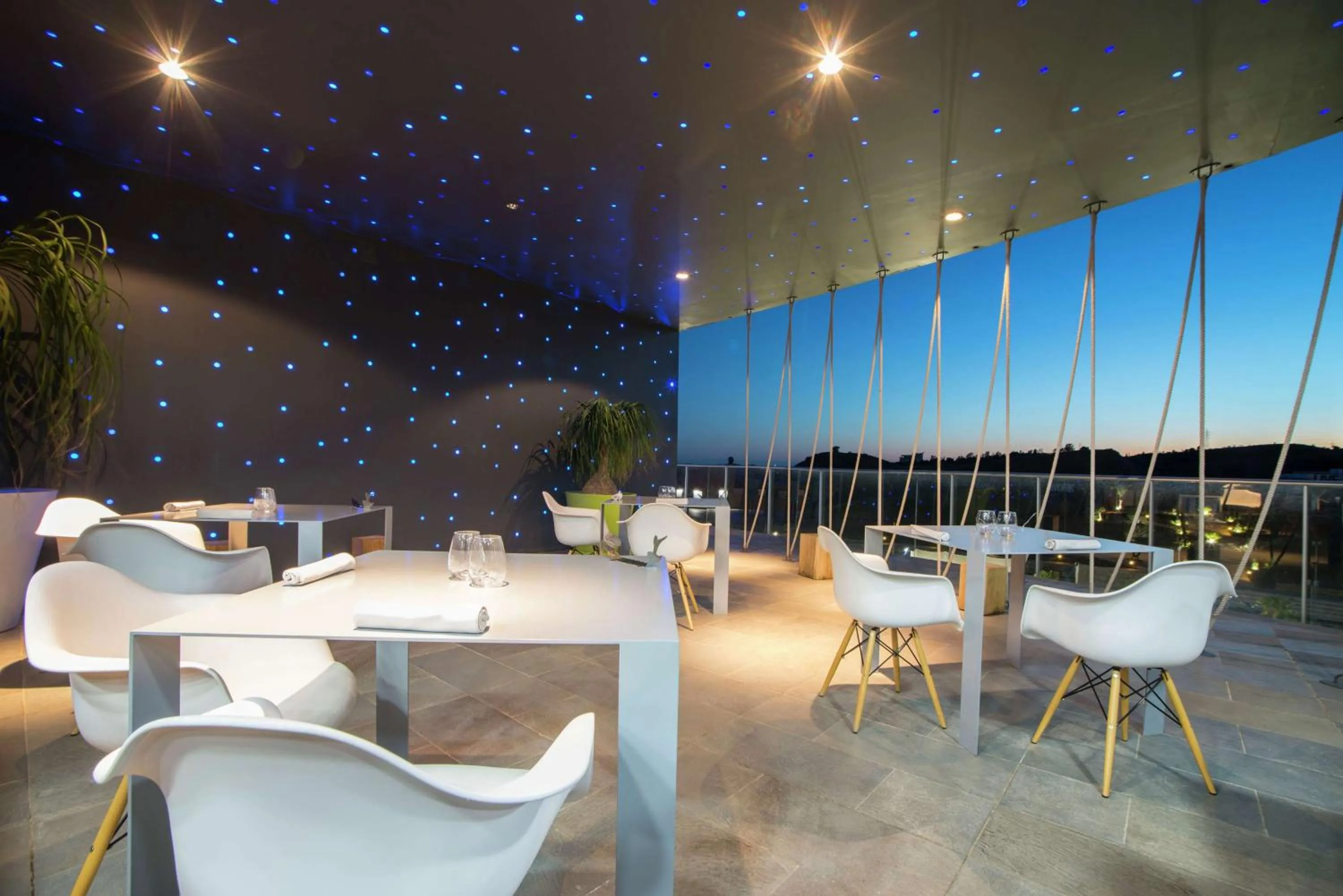 Restaurant/places to eat in Higuerón Hotel Málaga, Curio Collection by Hilton