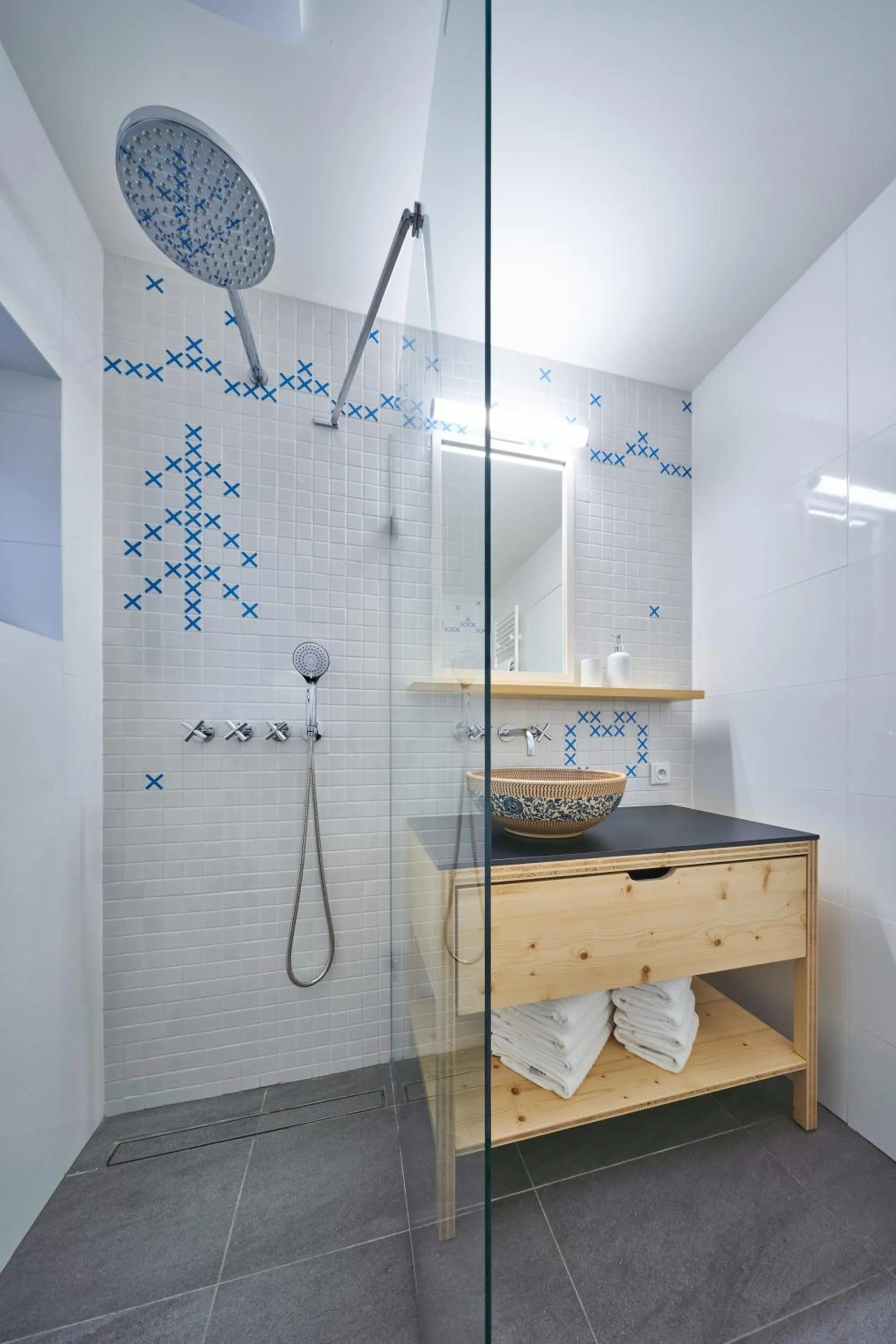 Shower in Aparthotel Svatý Vavřinec