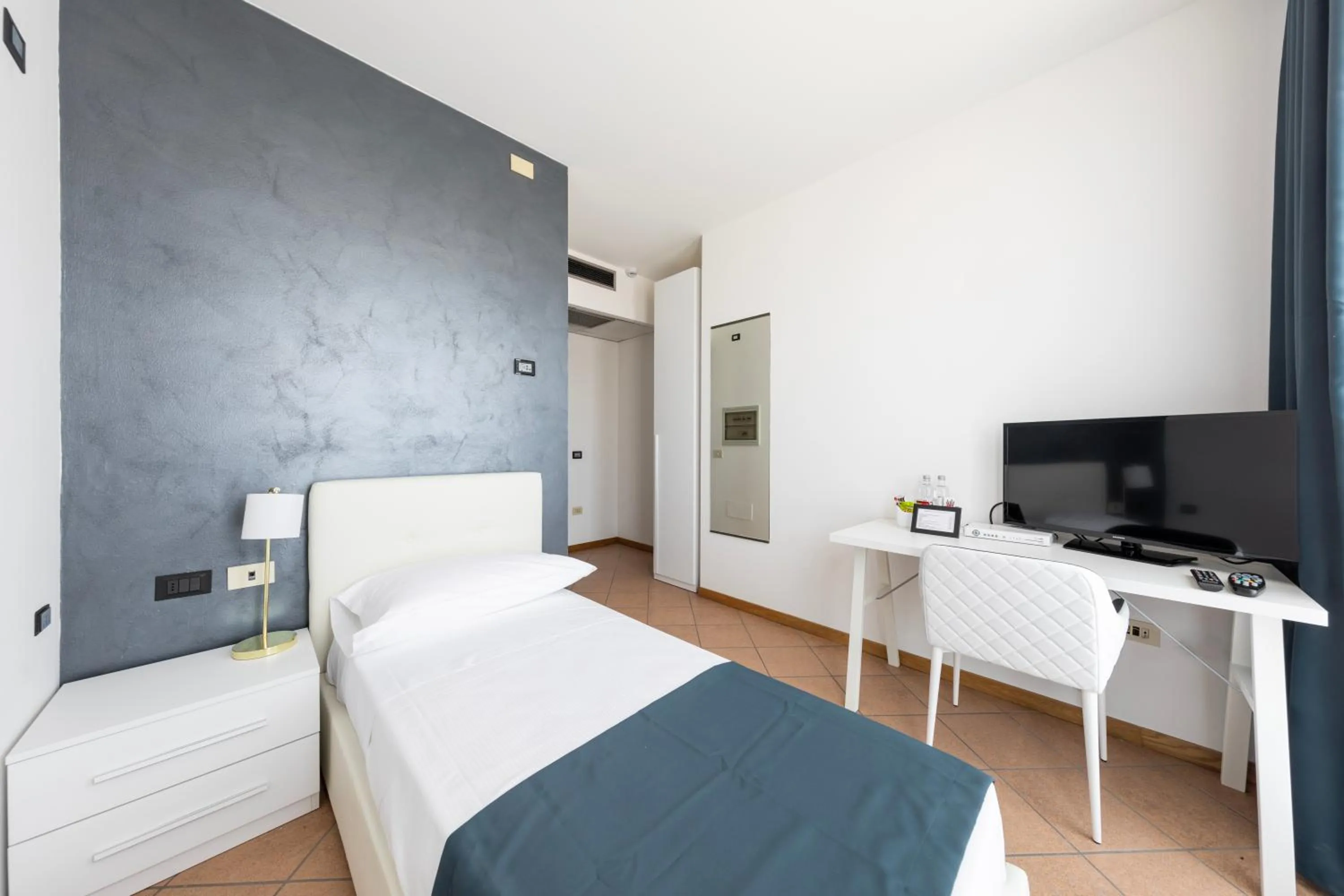 Photo of the whole room, Bed in Lake Como Golf Hotel