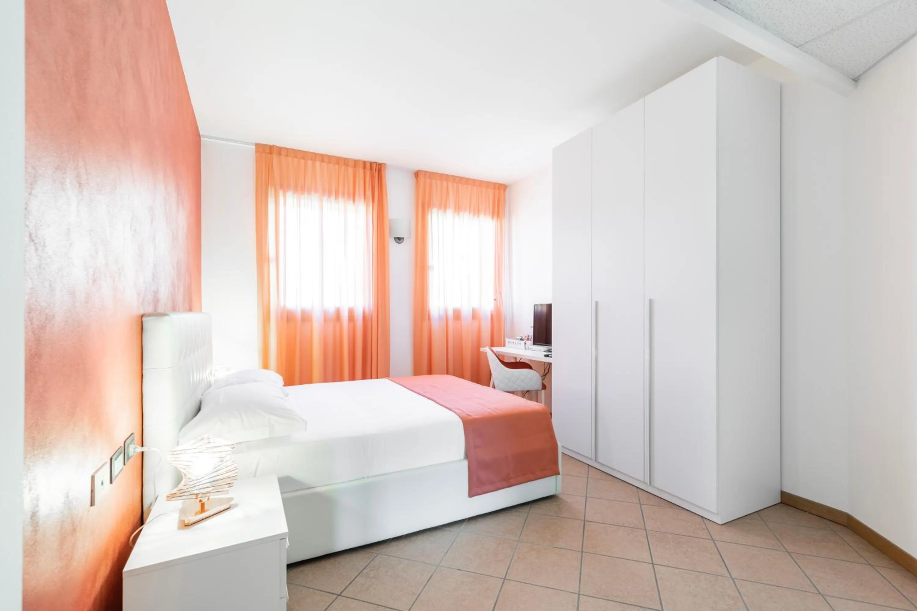 Bedroom, Bed in Lake Como Golf Hotel