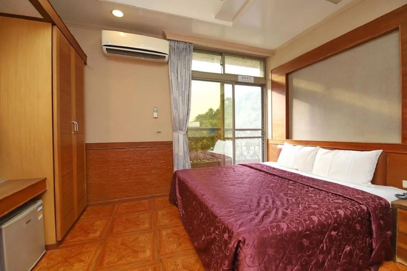 On site, Bed in Yosemite Hot Spring Resort