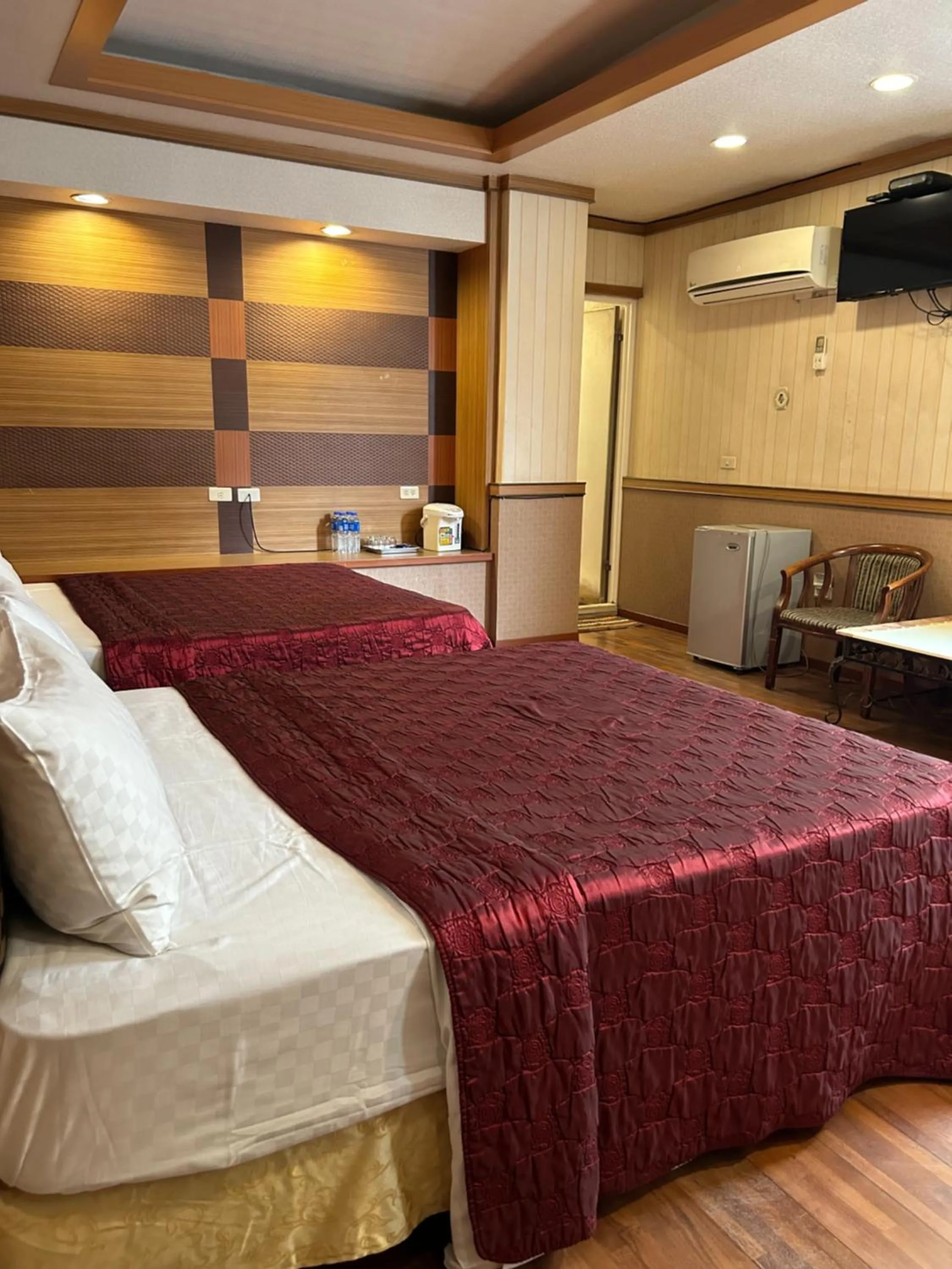 Hot Spring Bath, Bed in Yosemite Hot Spring Resort