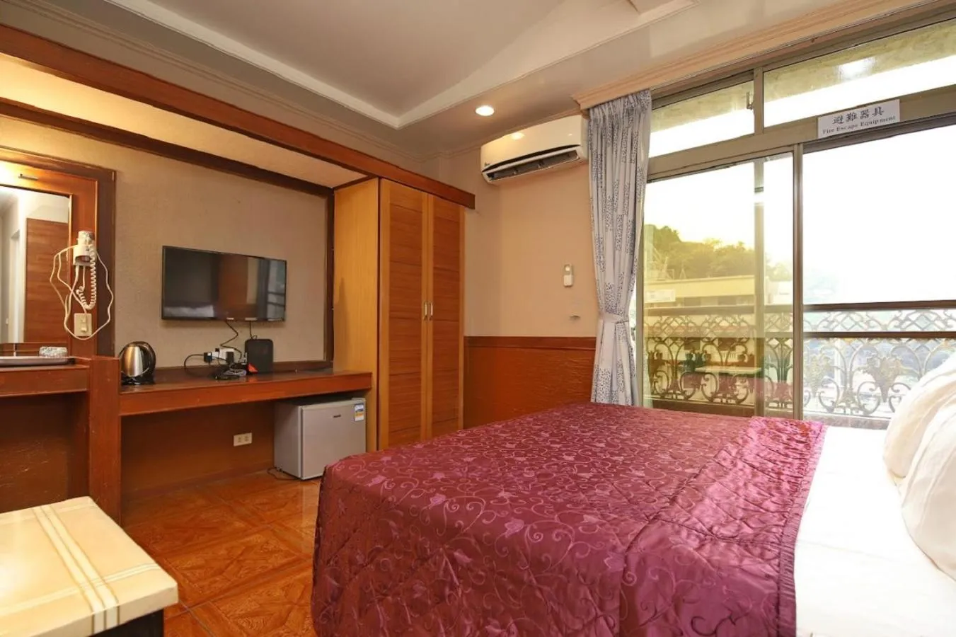 Off site, Bed in Yosemite Hot Spring Resort