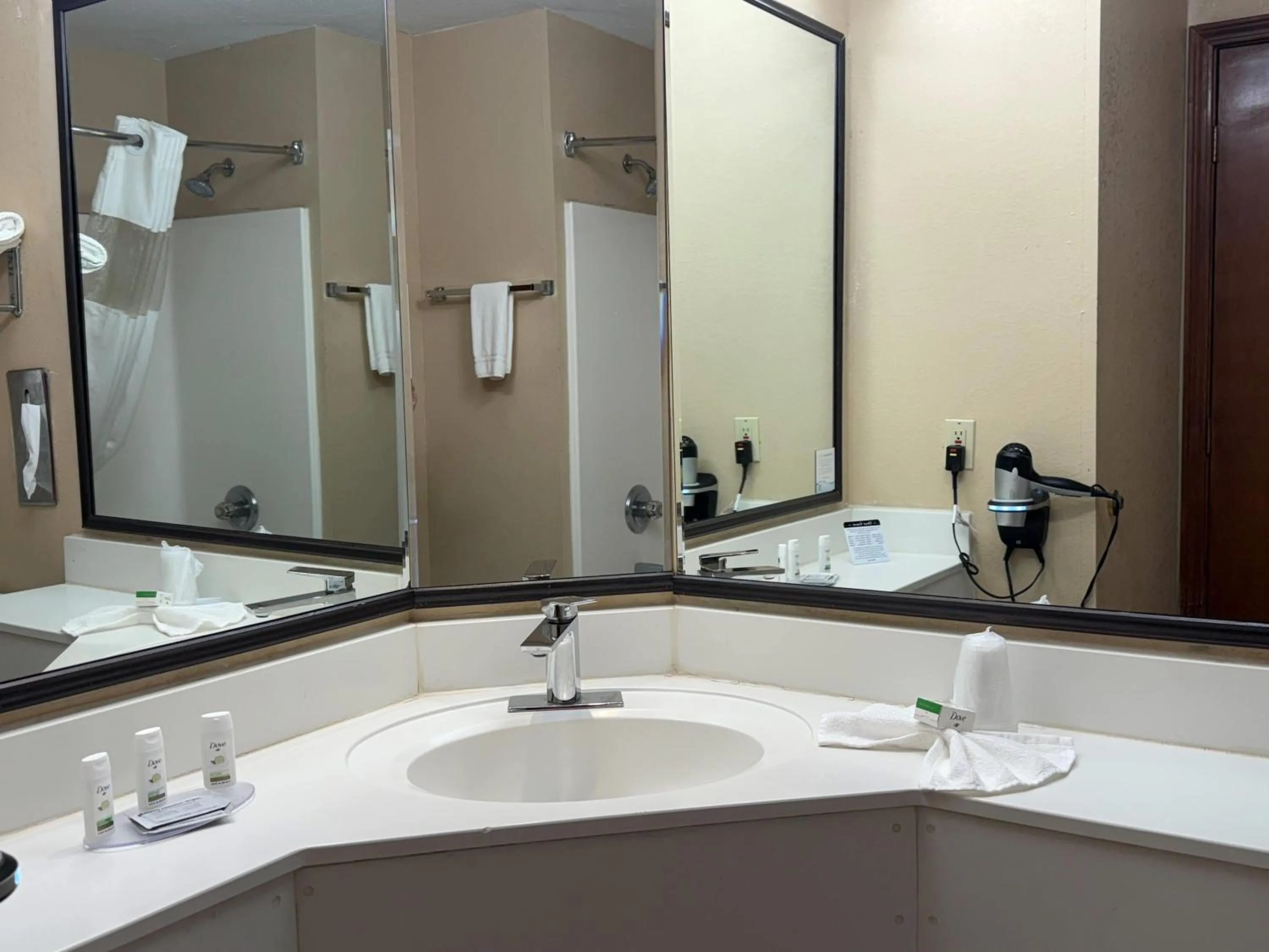 Photo of the whole room in Baymont by Wyndham Plainfield/ Indianapolis Arpt Area