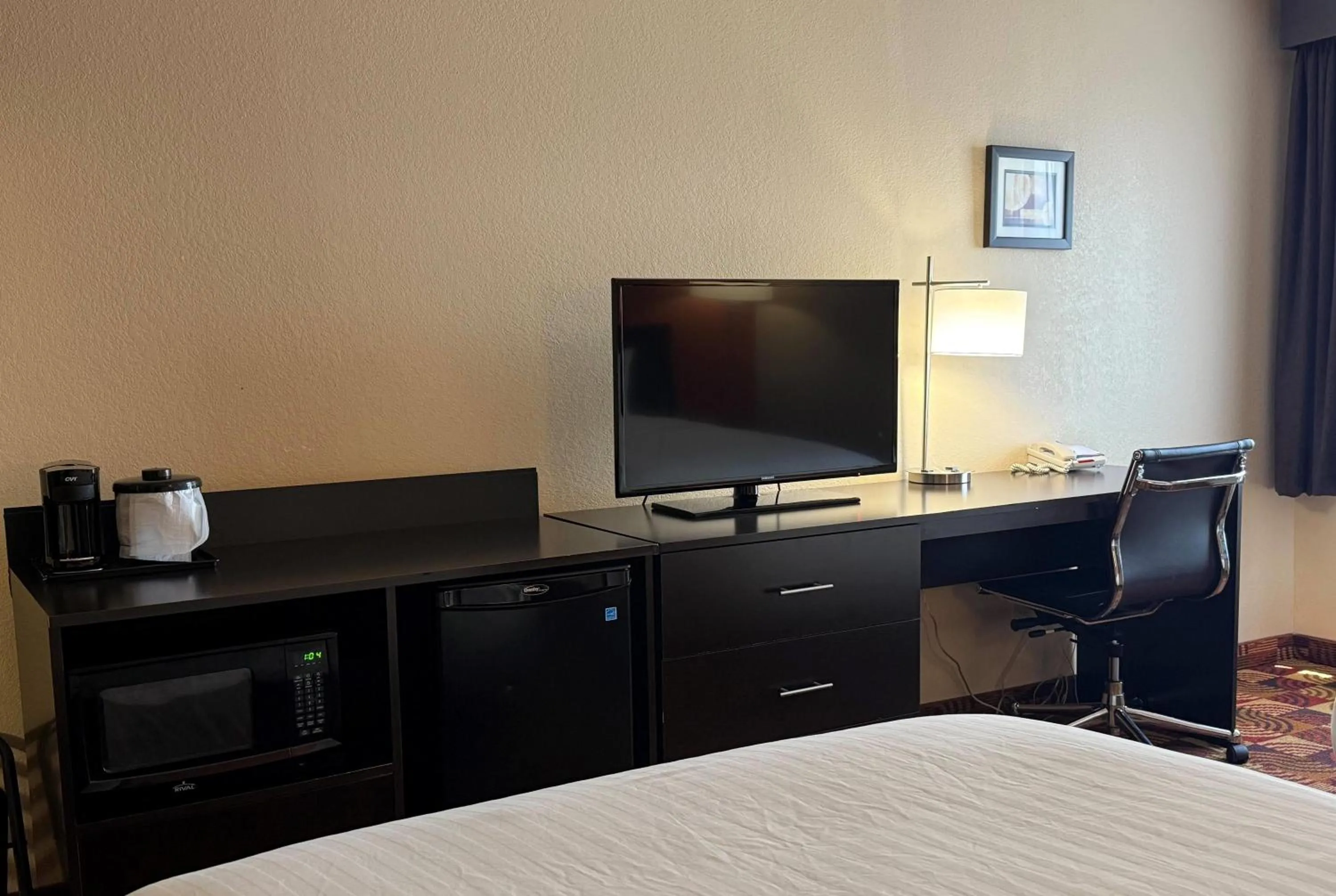 Photo of the whole room, Bed in Baymont by Wyndham Plainfield/ Indianapolis Arpt Area