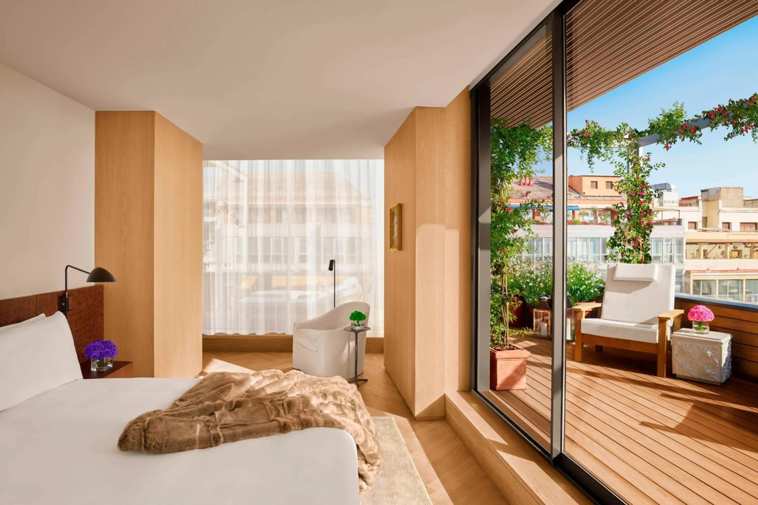 Photo of the whole room, Bed in The Barcelona EDITION