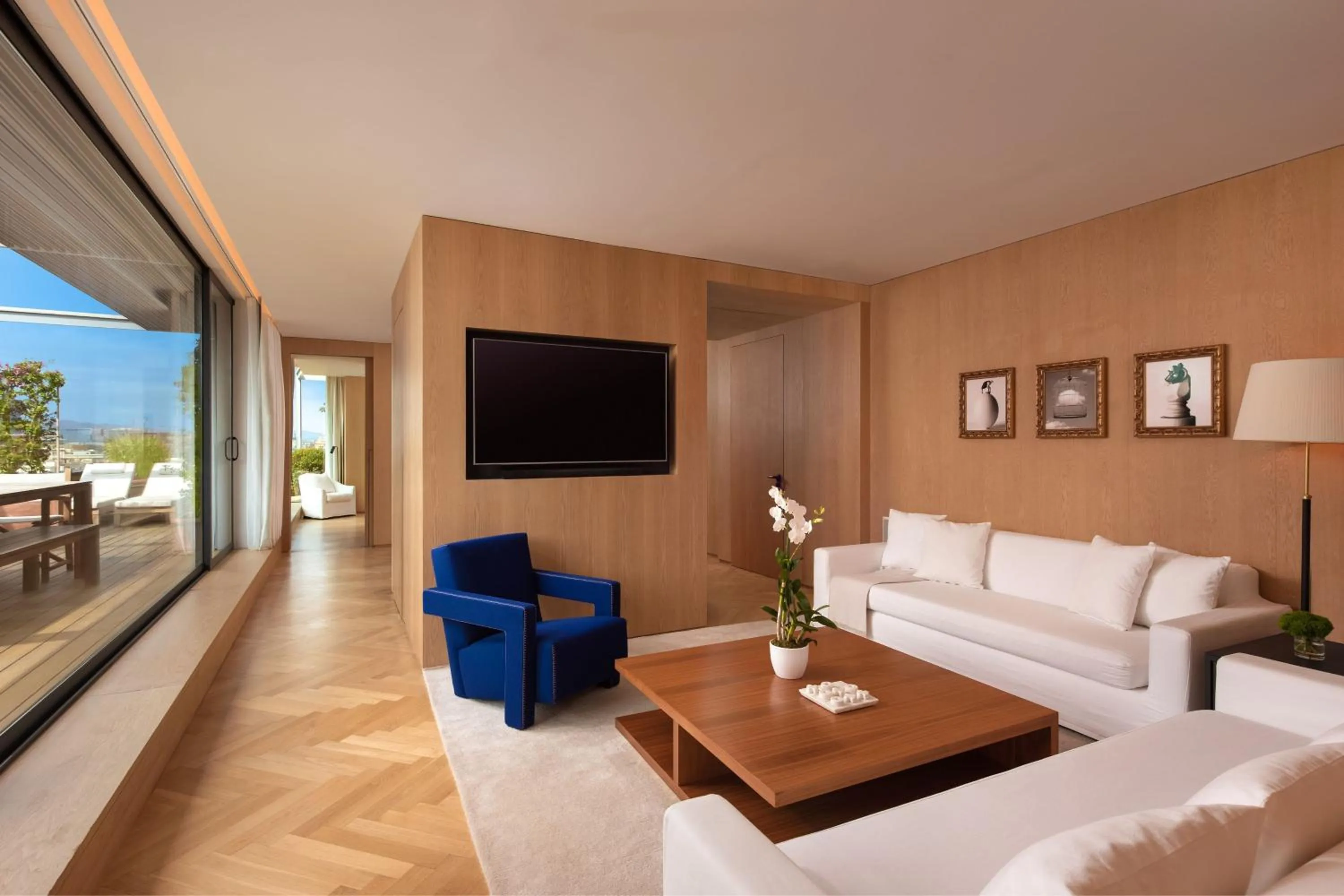 Lounge or bar in The Barcelona EDITION