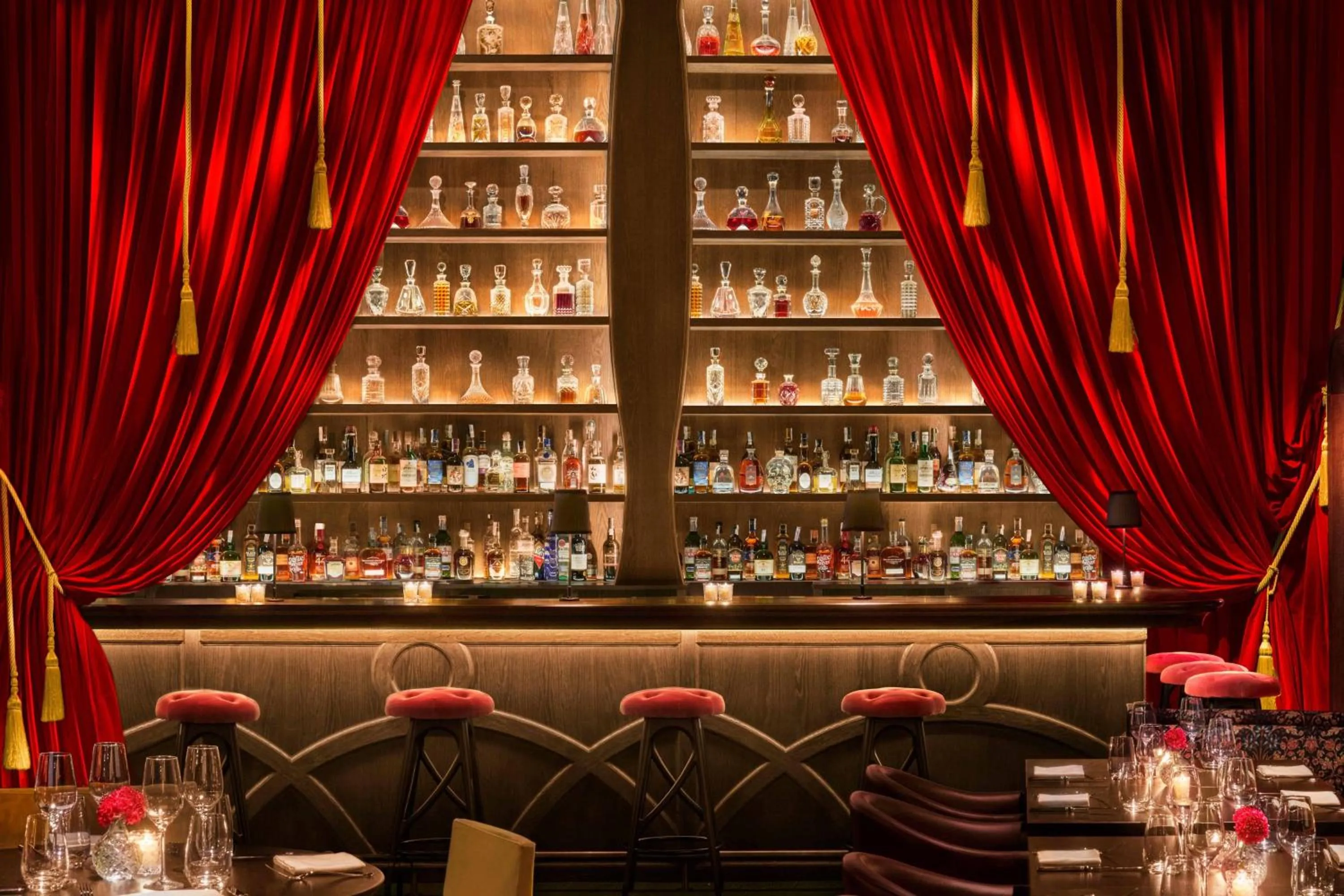 Lounge or bar in The Barcelona EDITION