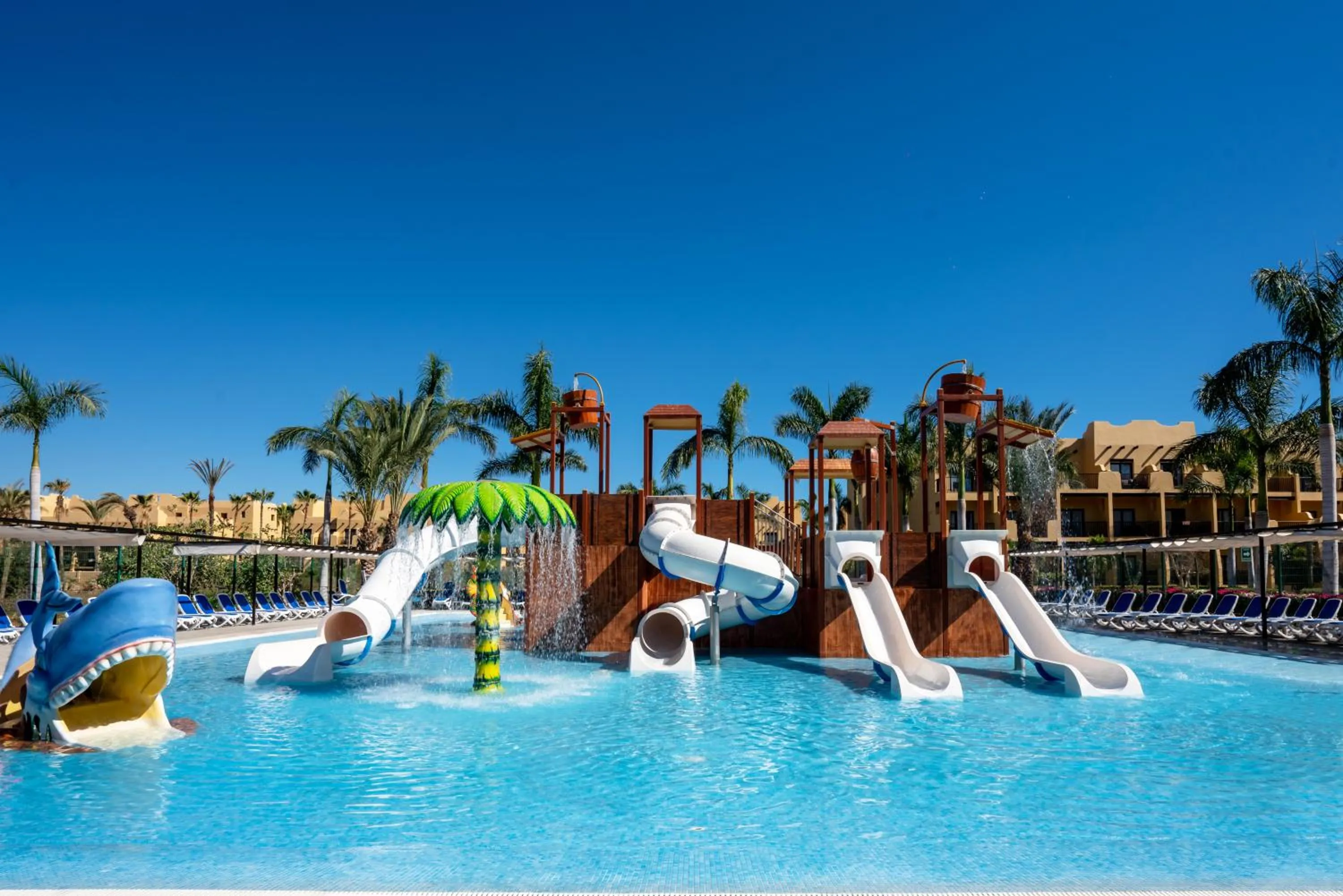 Swimming pool in Riu Santa Fe - All Inclusive