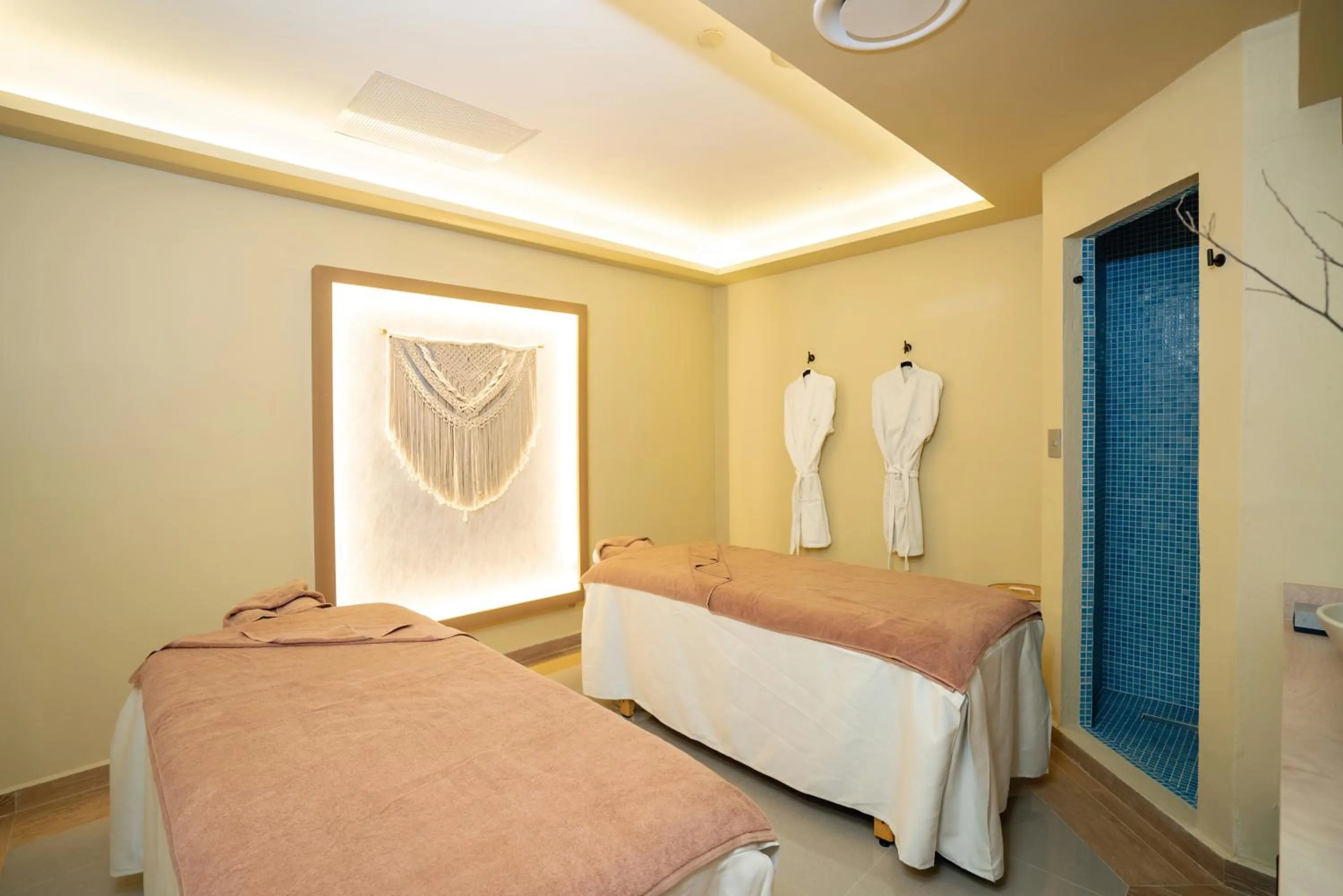 Massage, Bed in Riu Santa Fe - All Inclusive