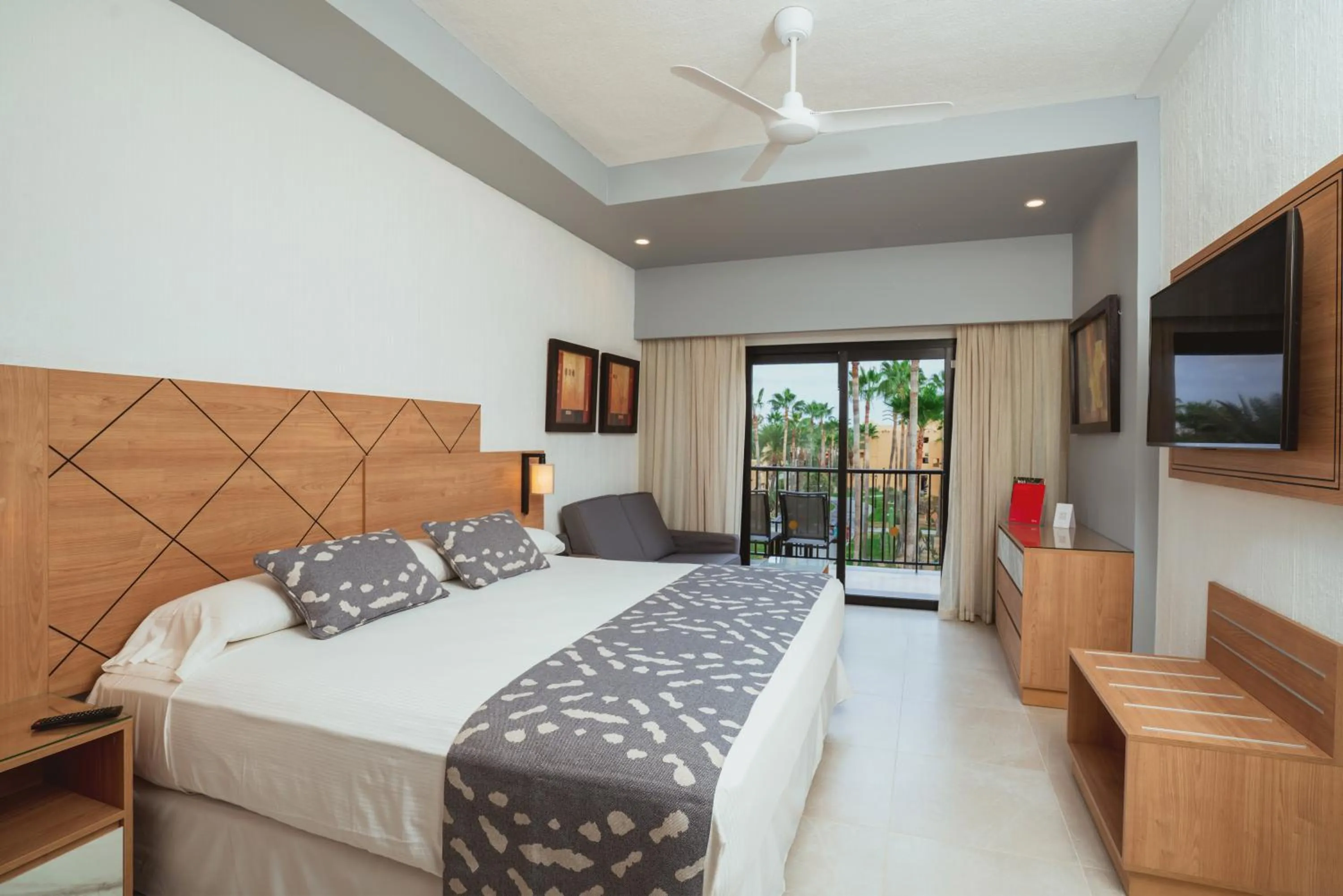 Bed in Riu Santa Fe - All Inclusive