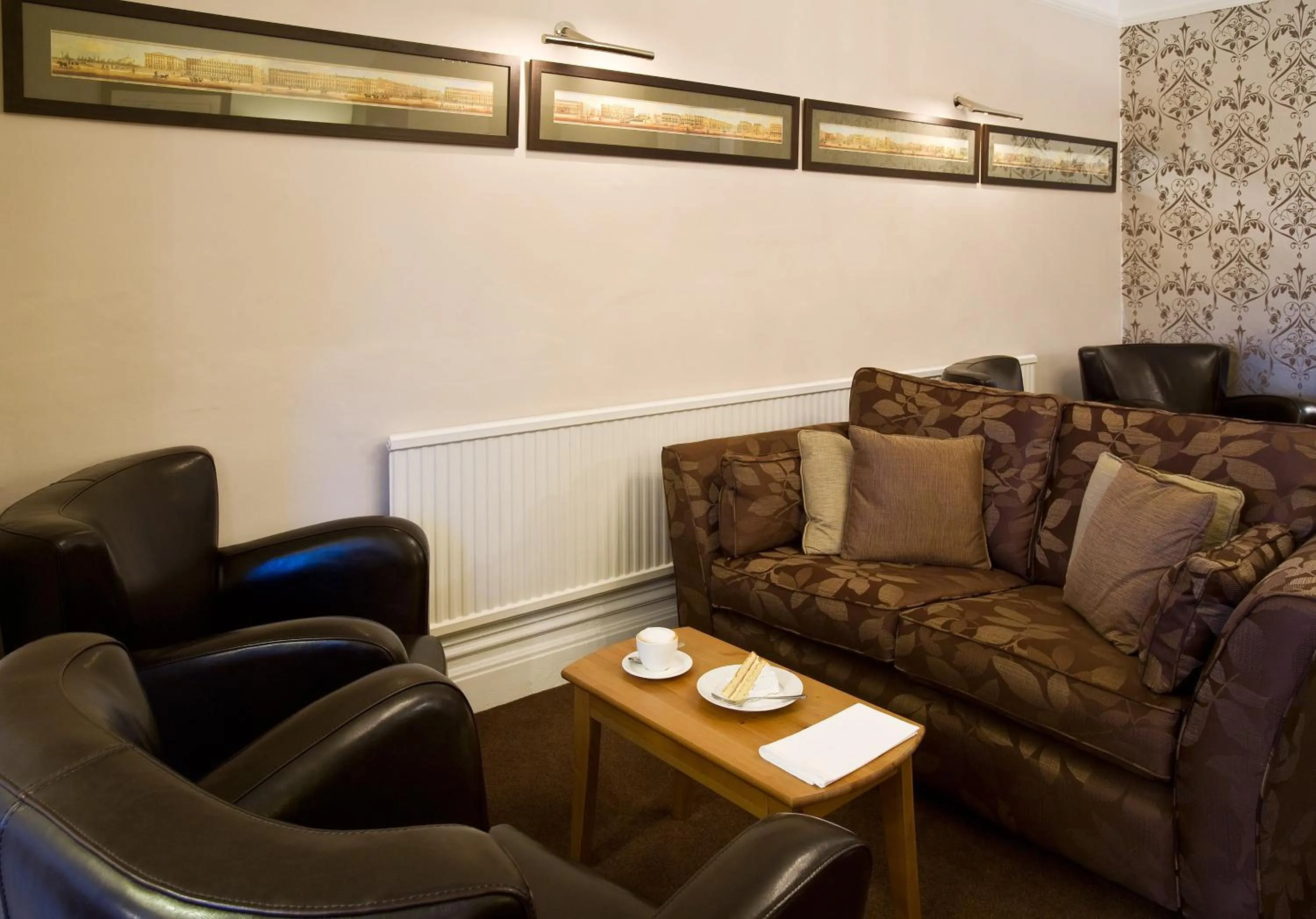 Lounge or bar in The Hideaway At Windermere (Adults only)