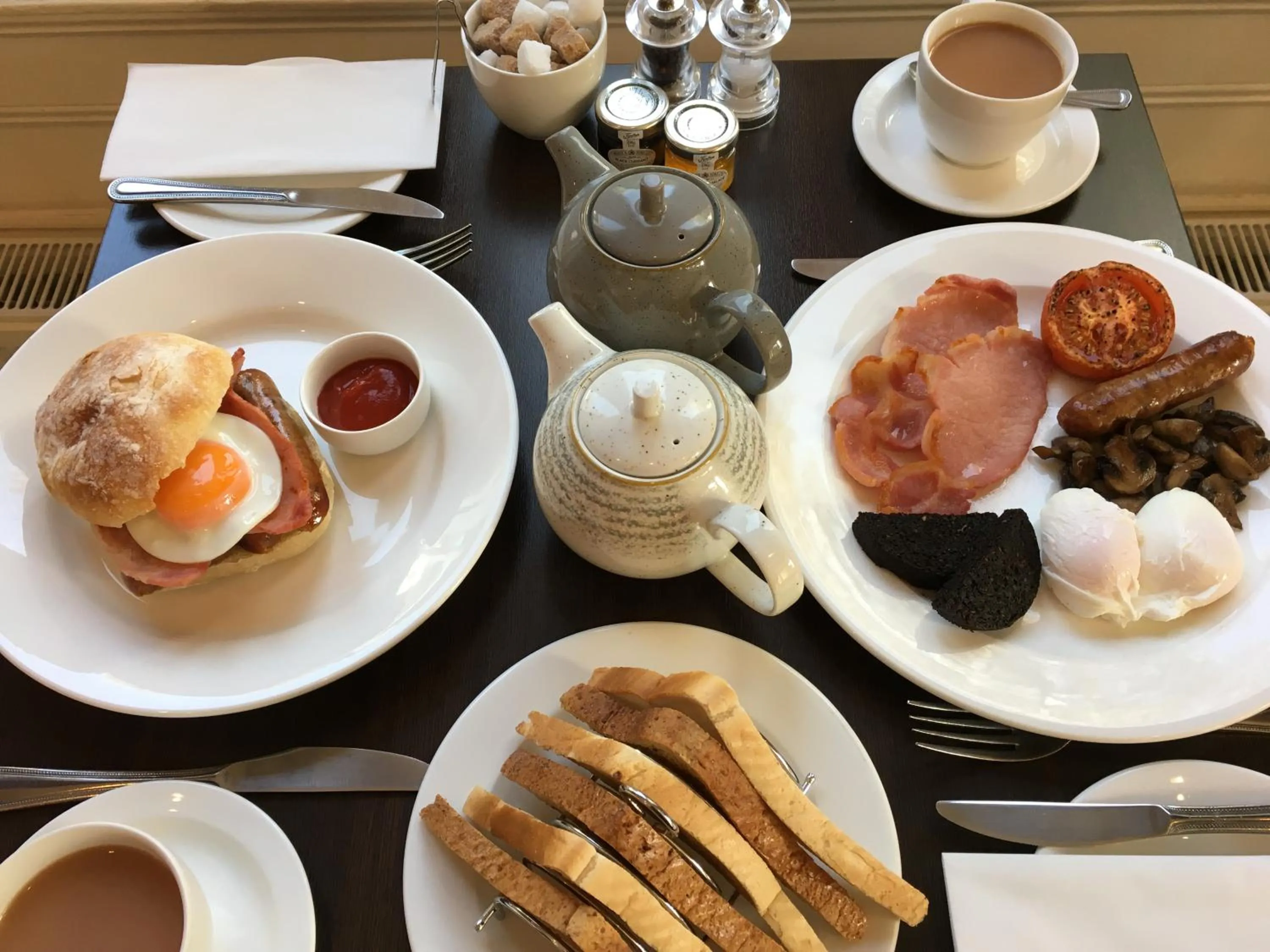 Breakfast in The Hideaway At Windermere (Adults only)