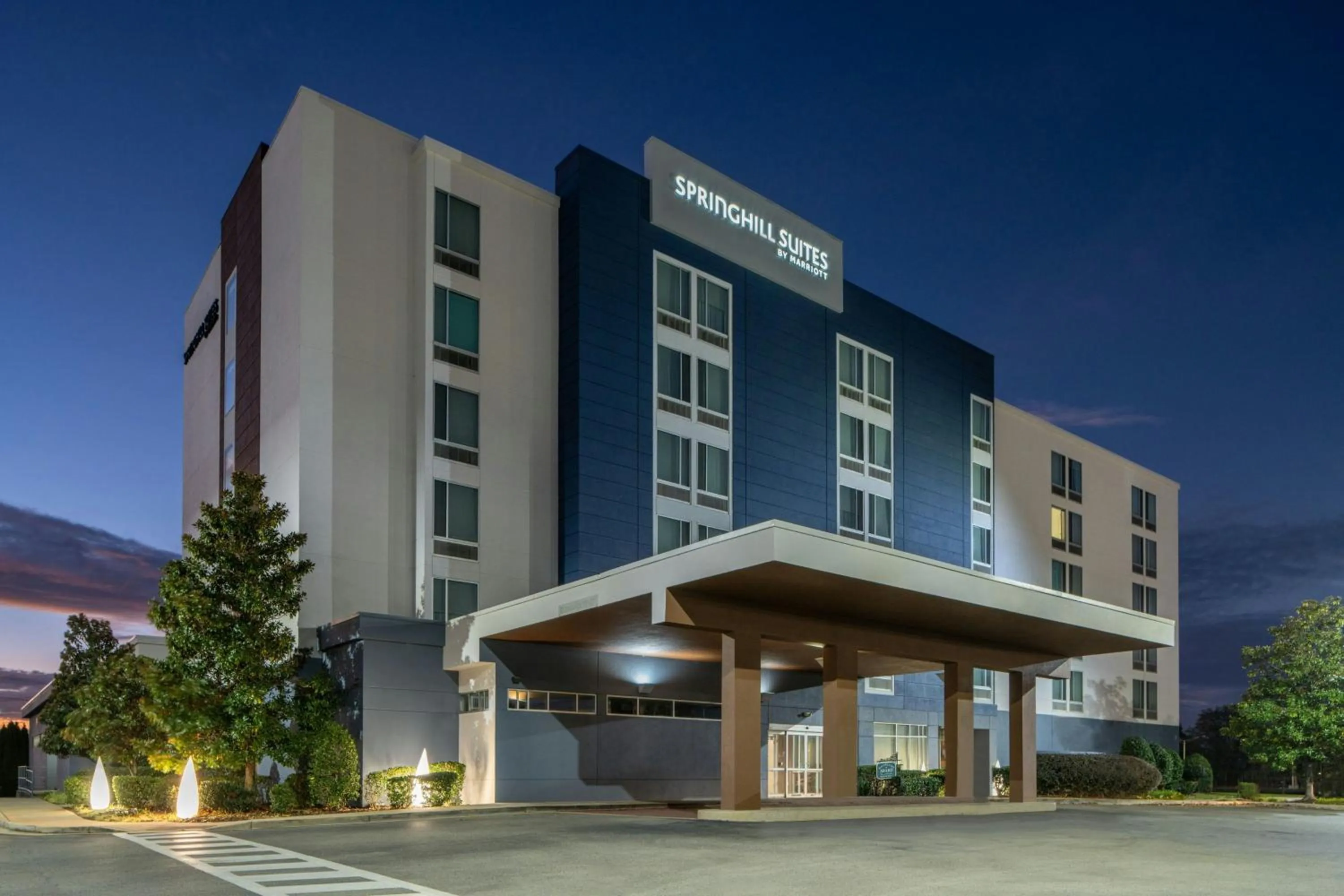 Property building in SpringHill Suites by Marriott Huntsville Downtown