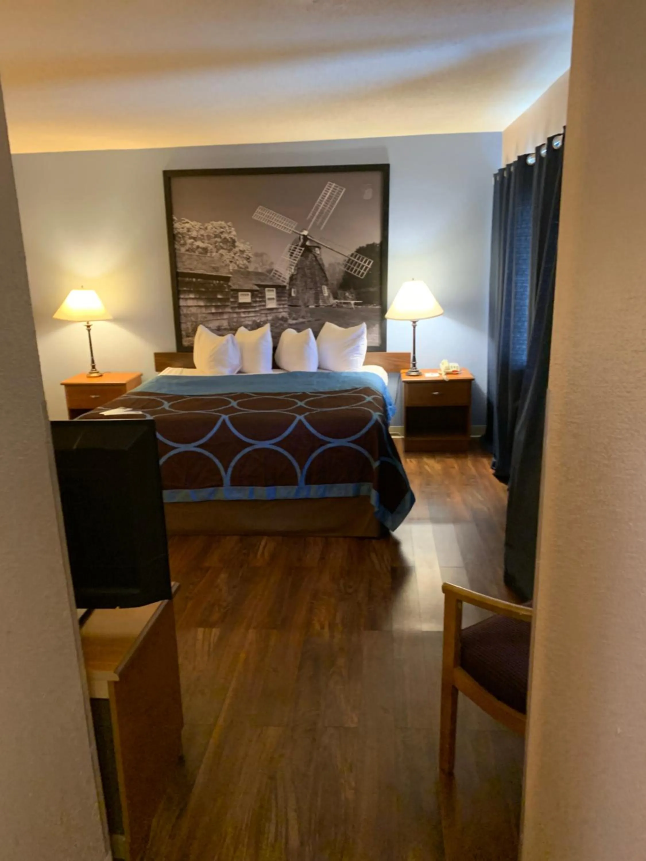 Bed in Super 8 by Wyndham Kingston