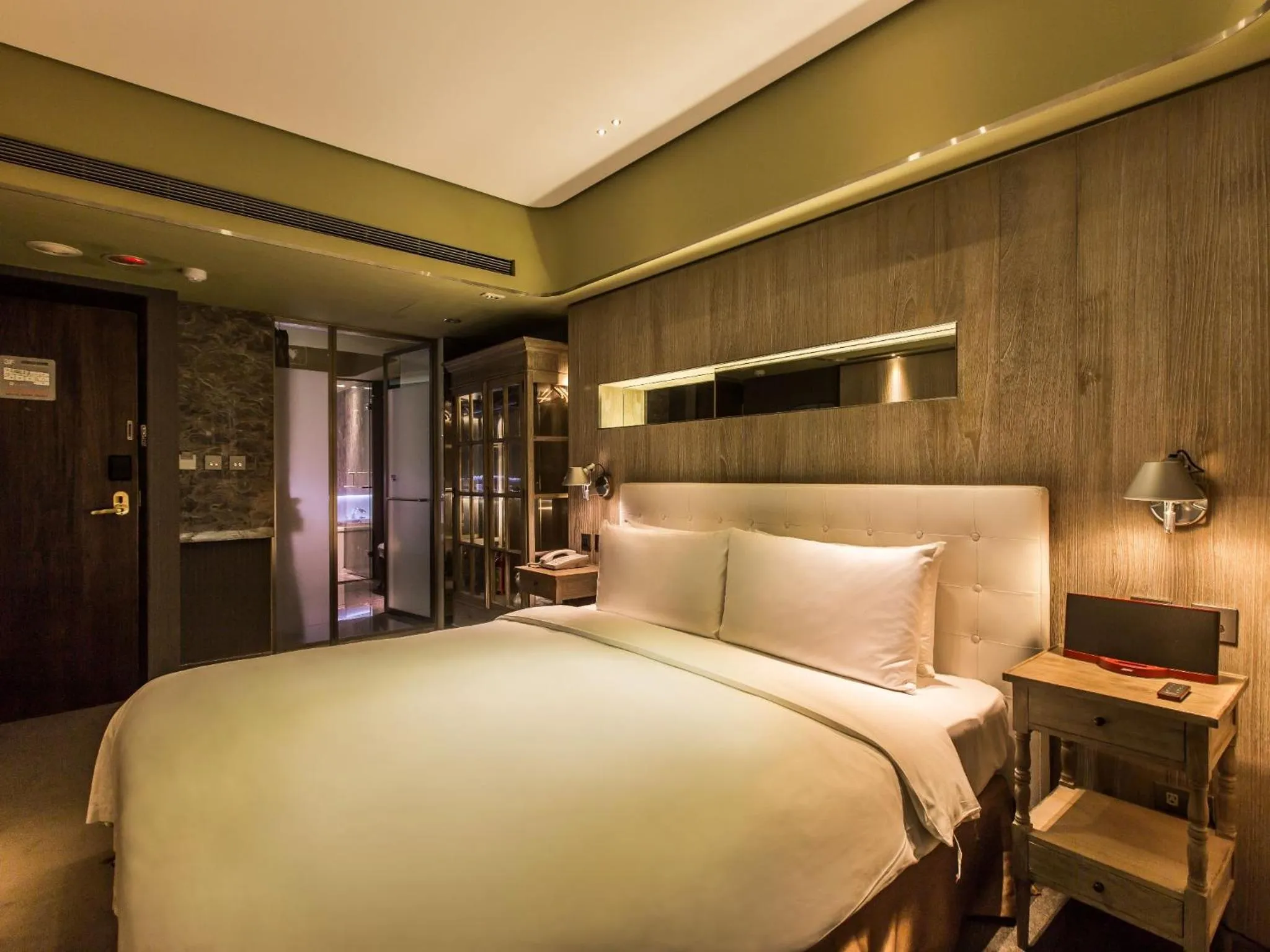 Photo of the whole room, Bed in inhouse Hotel