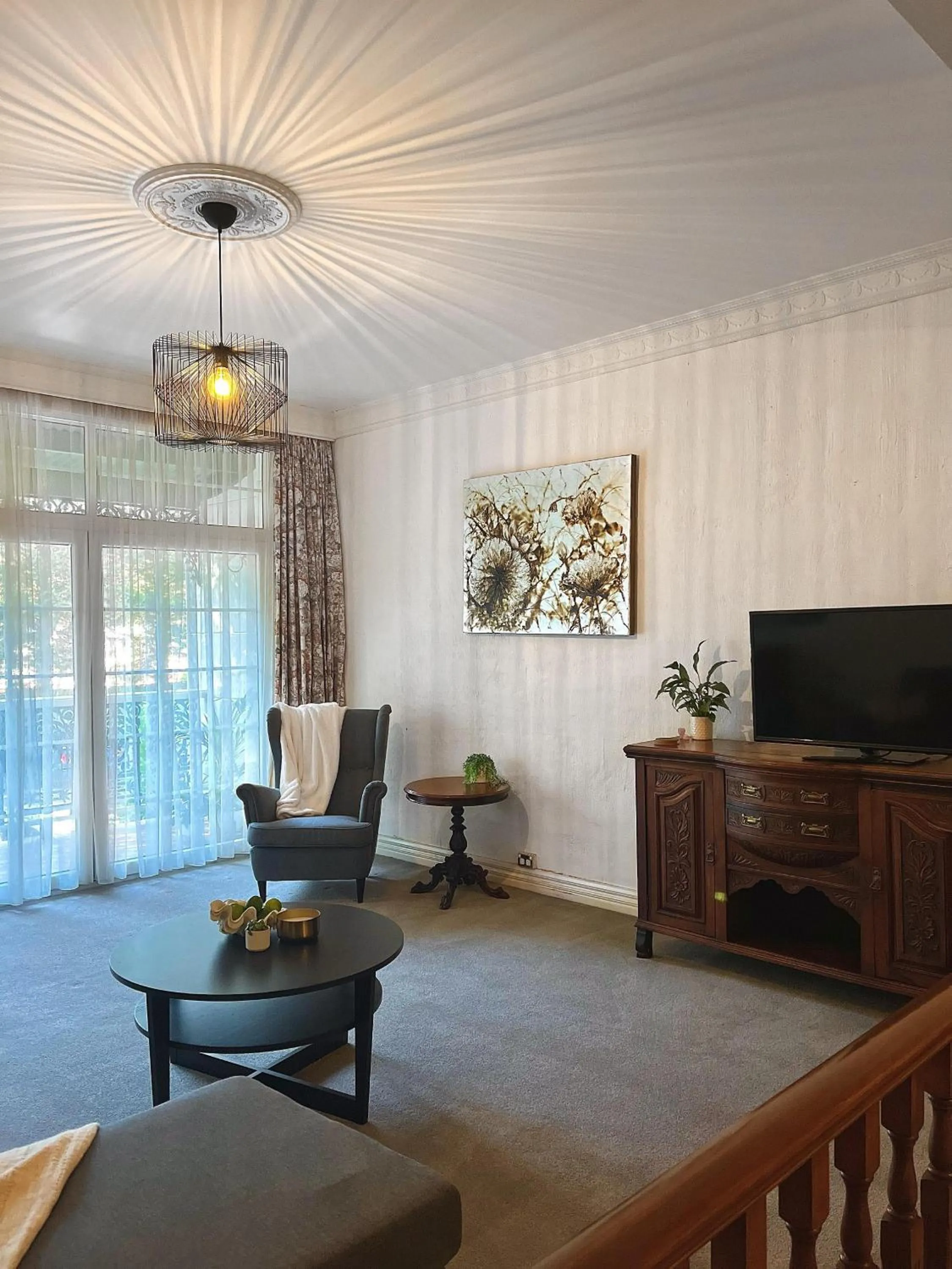 Seating area in Victoria House Motor Inn