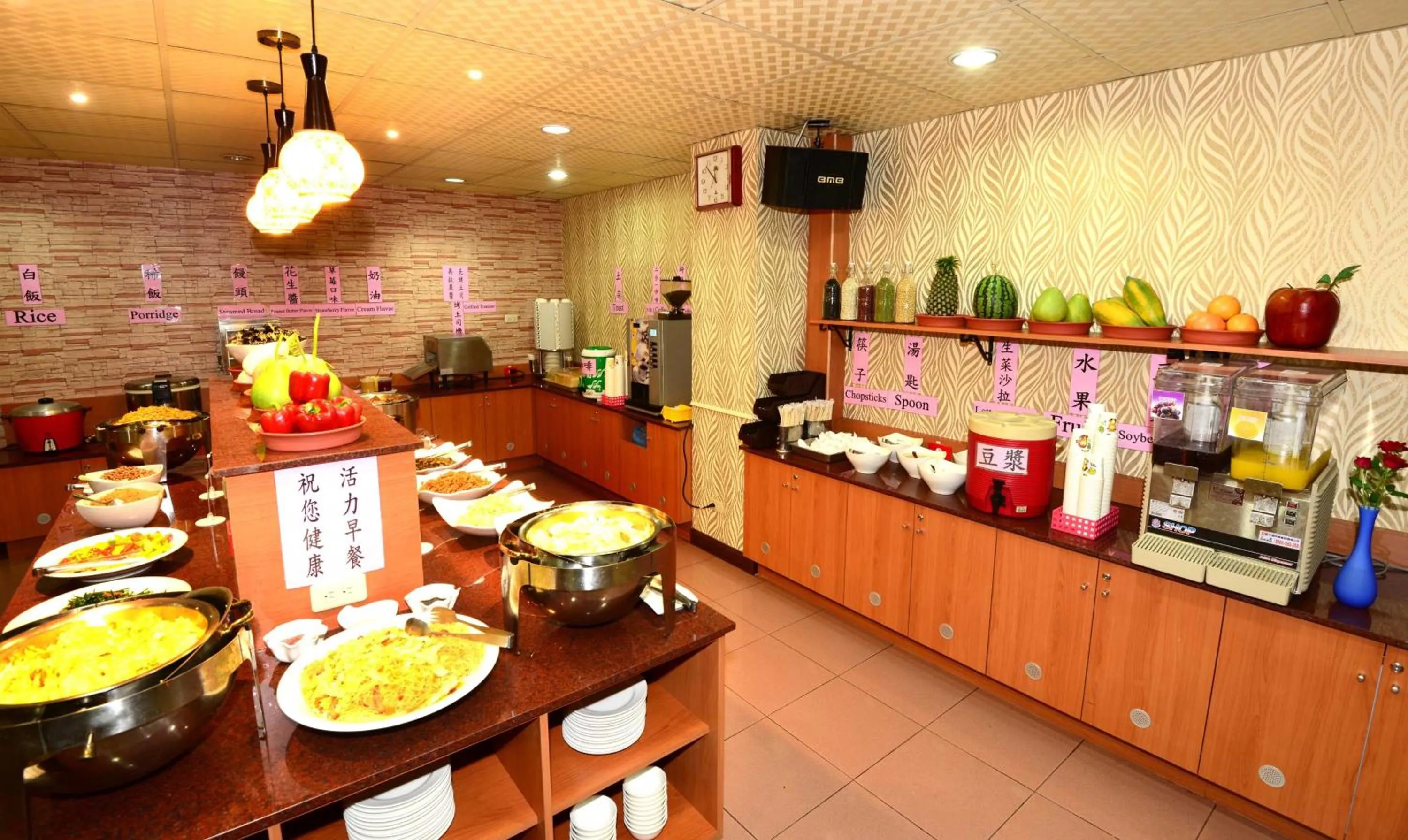 Restaurant/places to eat in LI QING Hotel