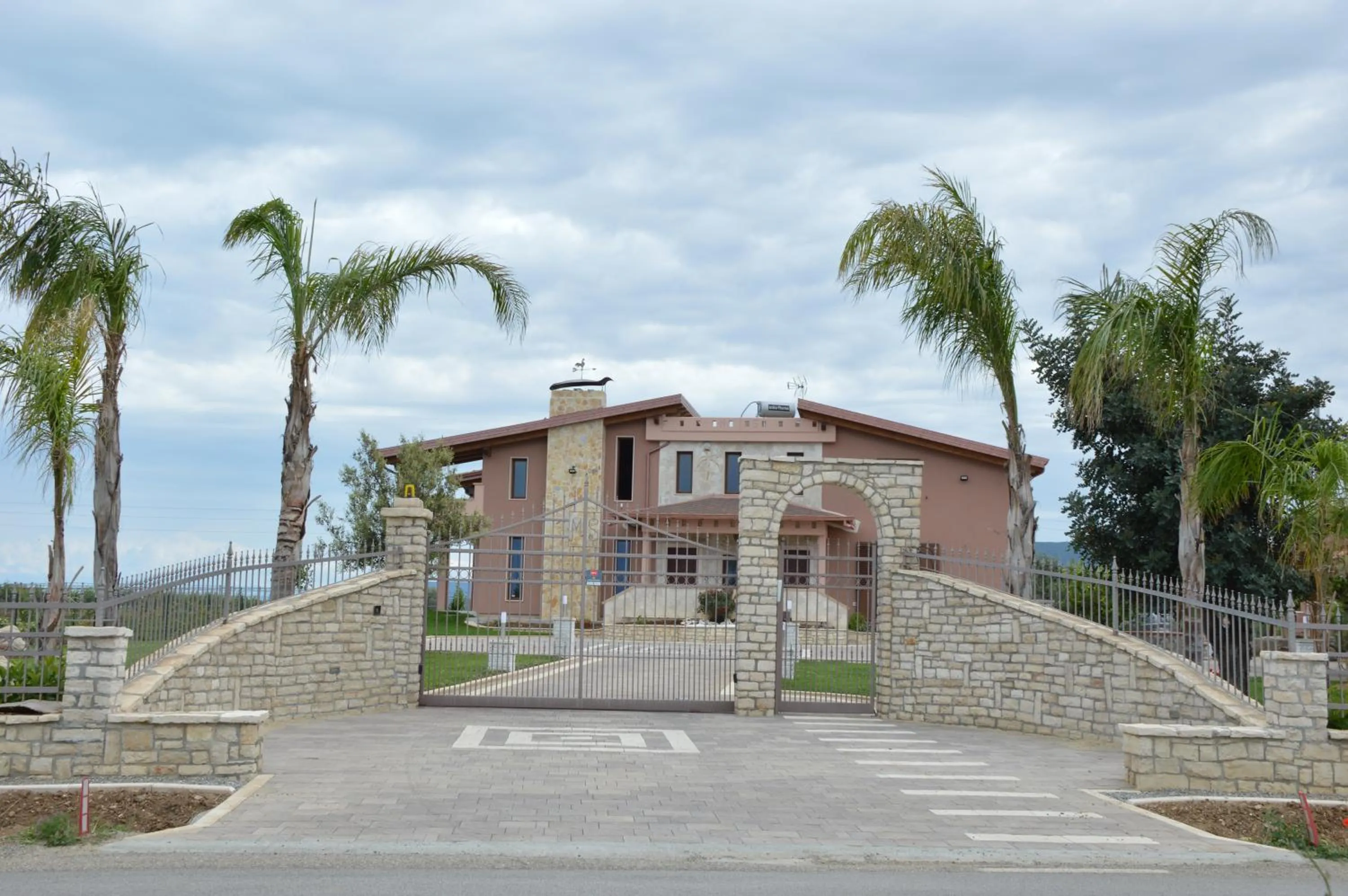 Property building in Prima Luce