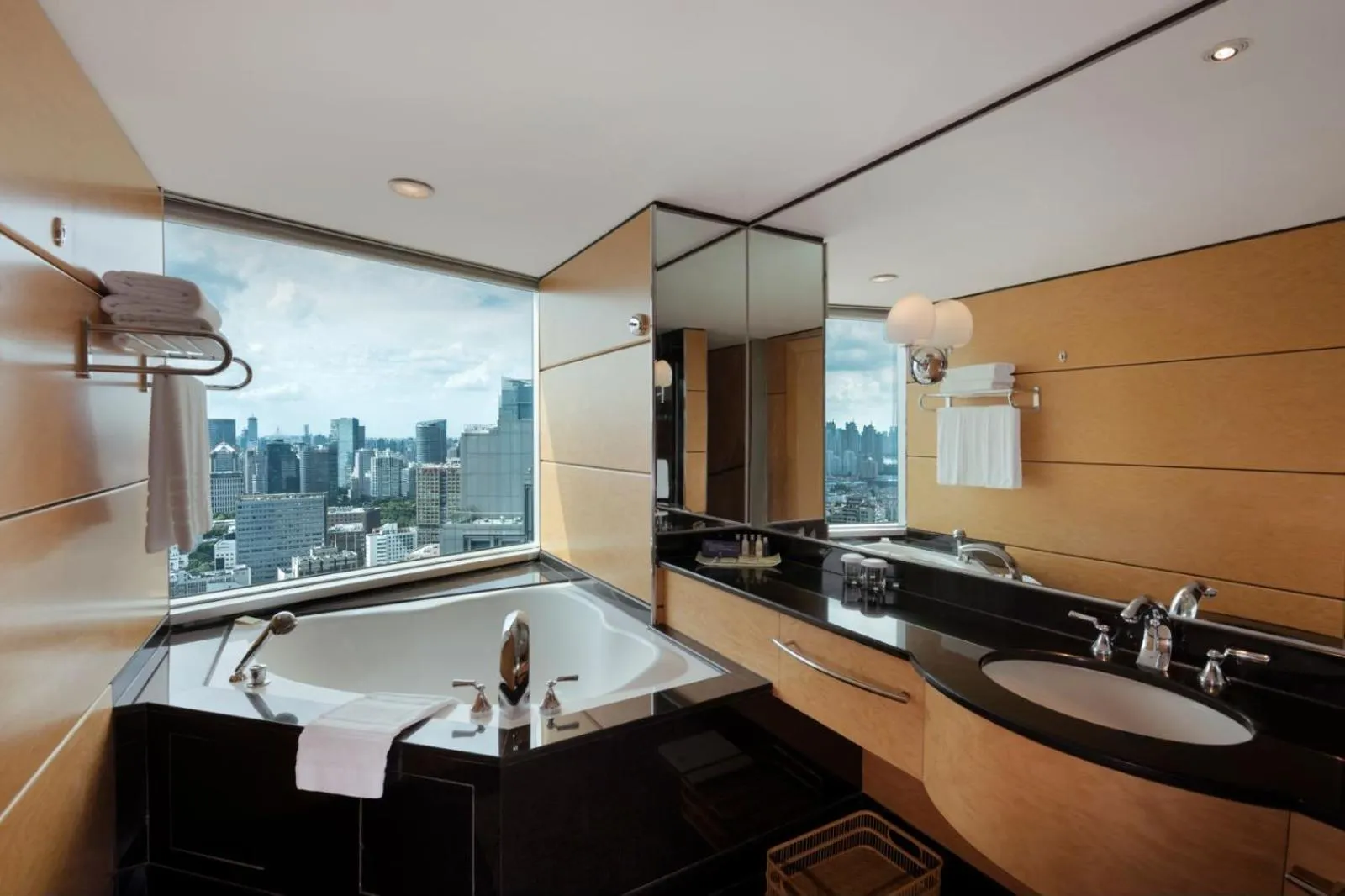 Toilet in DoubleTree by Hilton Shanghai Pudong