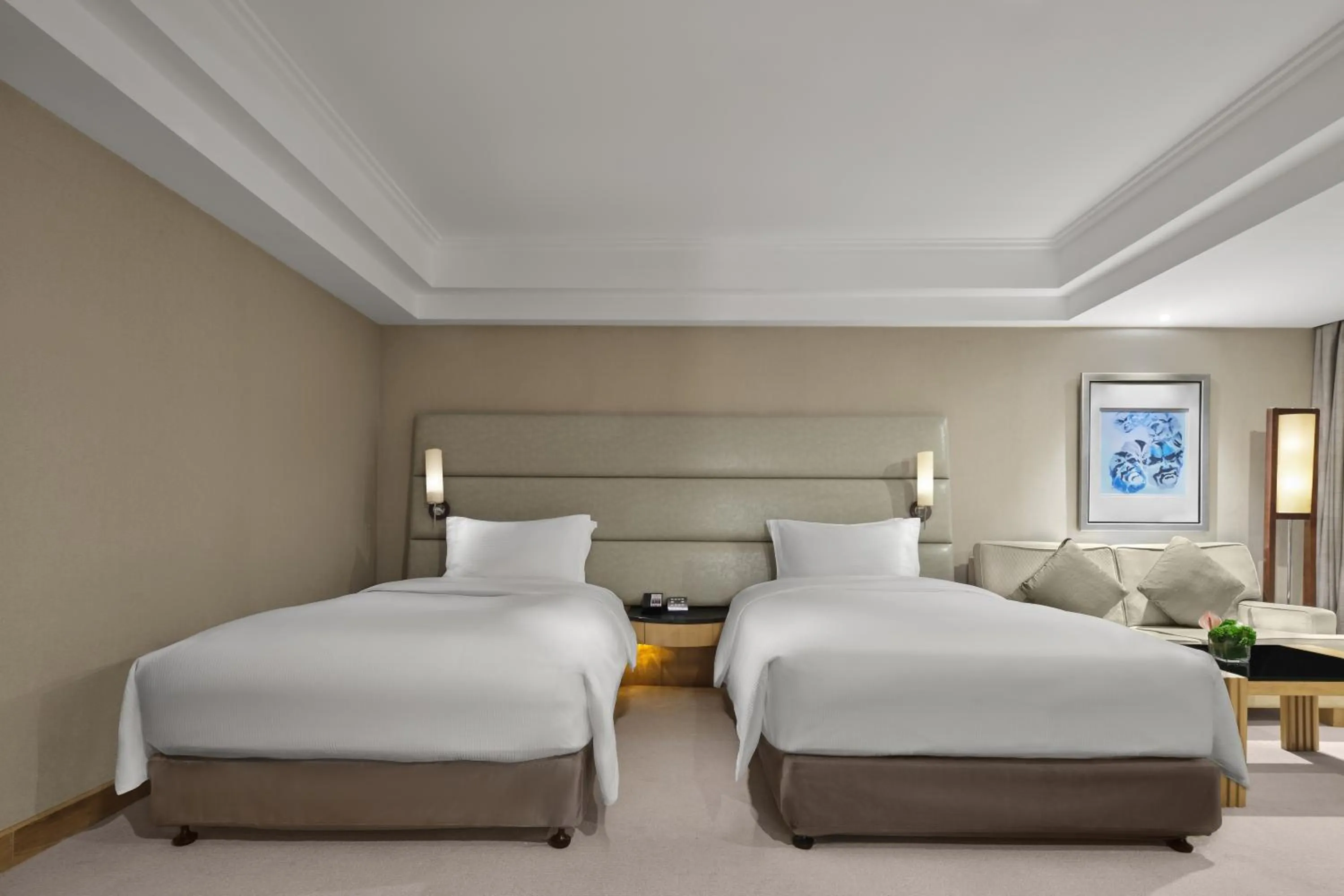 Bed in DoubleTree by Hilton Shanghai Pudong