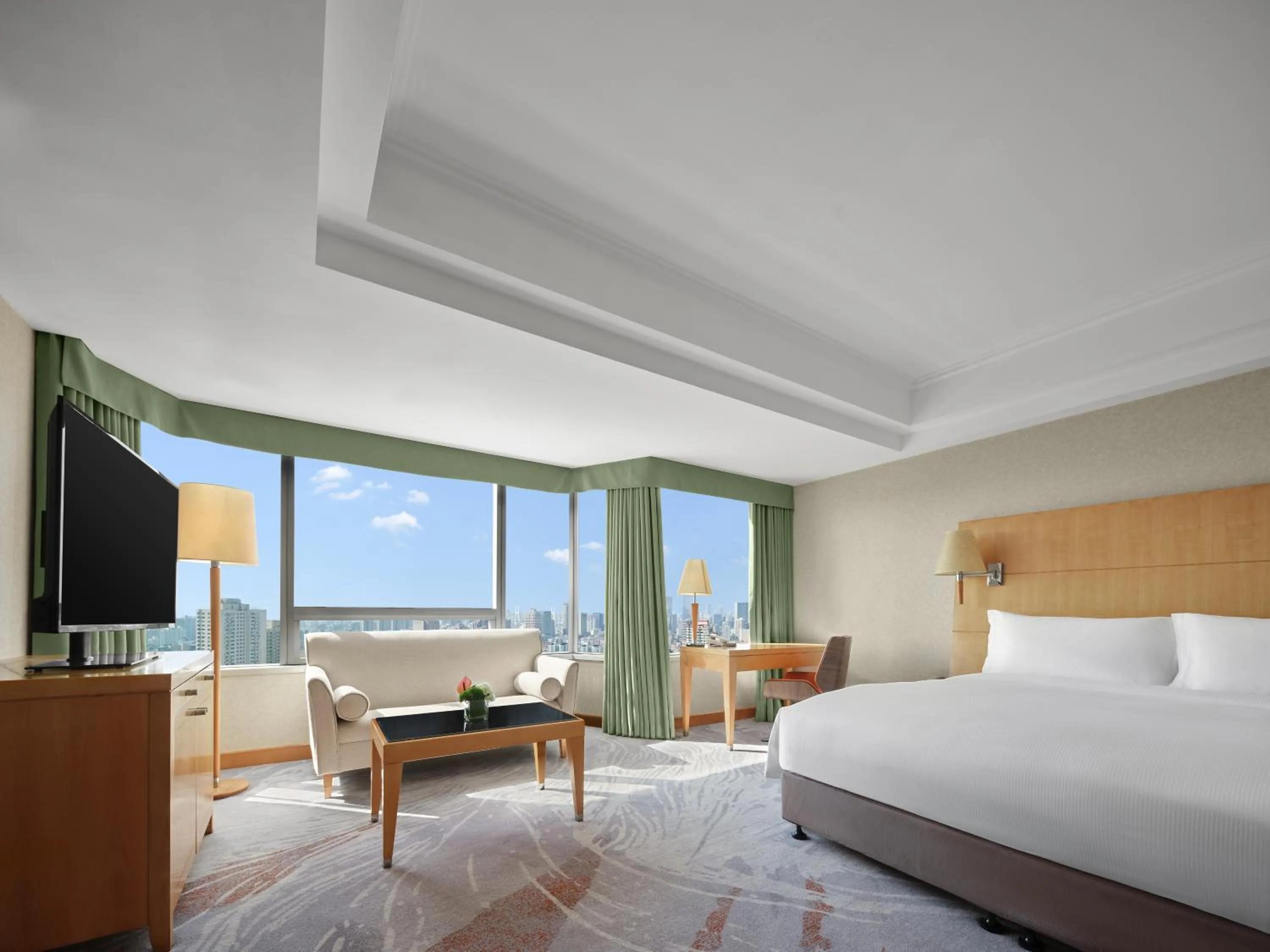 Bed in DoubleTree by Hilton Shanghai Pudong