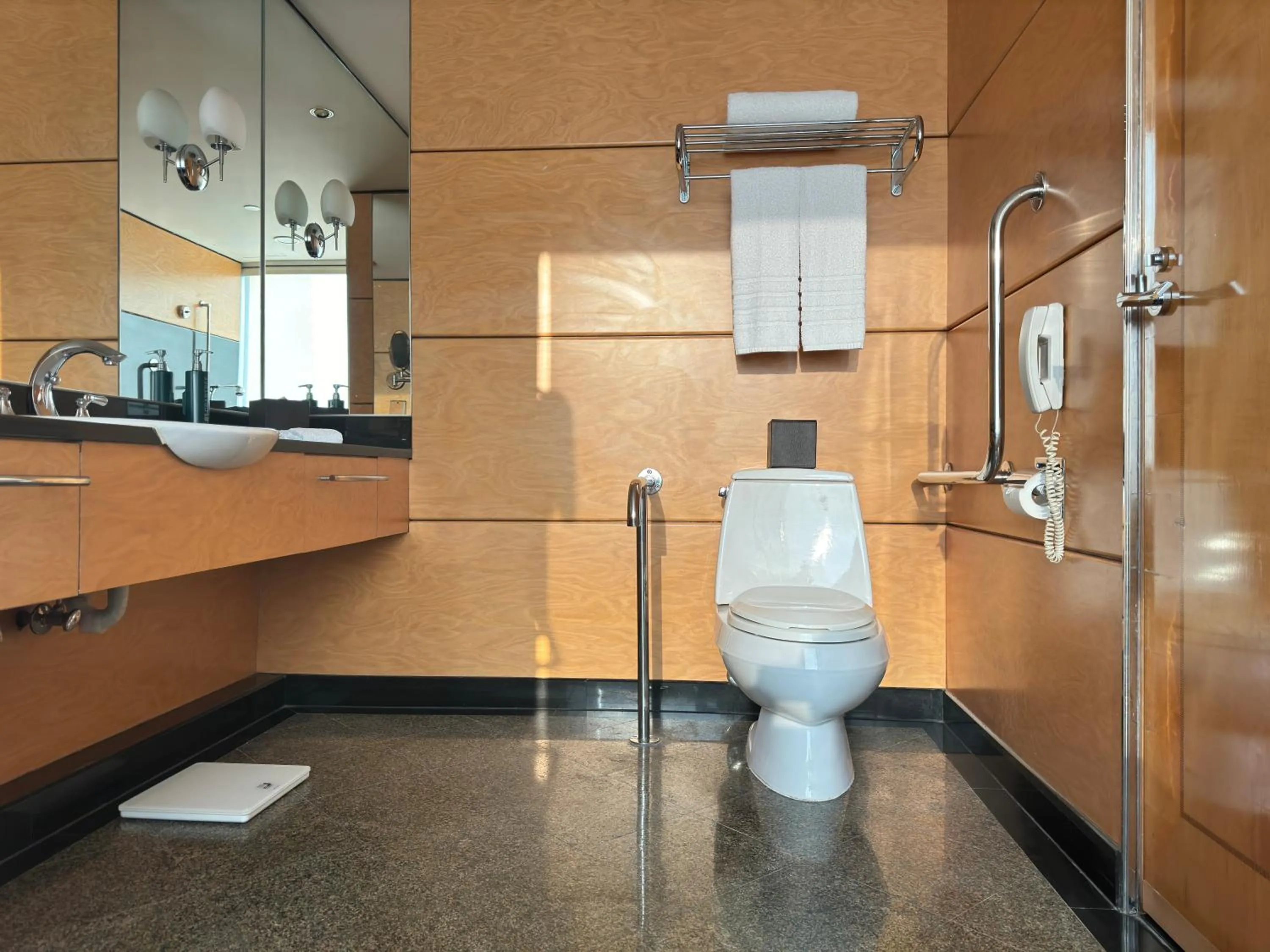 Toilet in DoubleTree by Hilton Shanghai Pudong