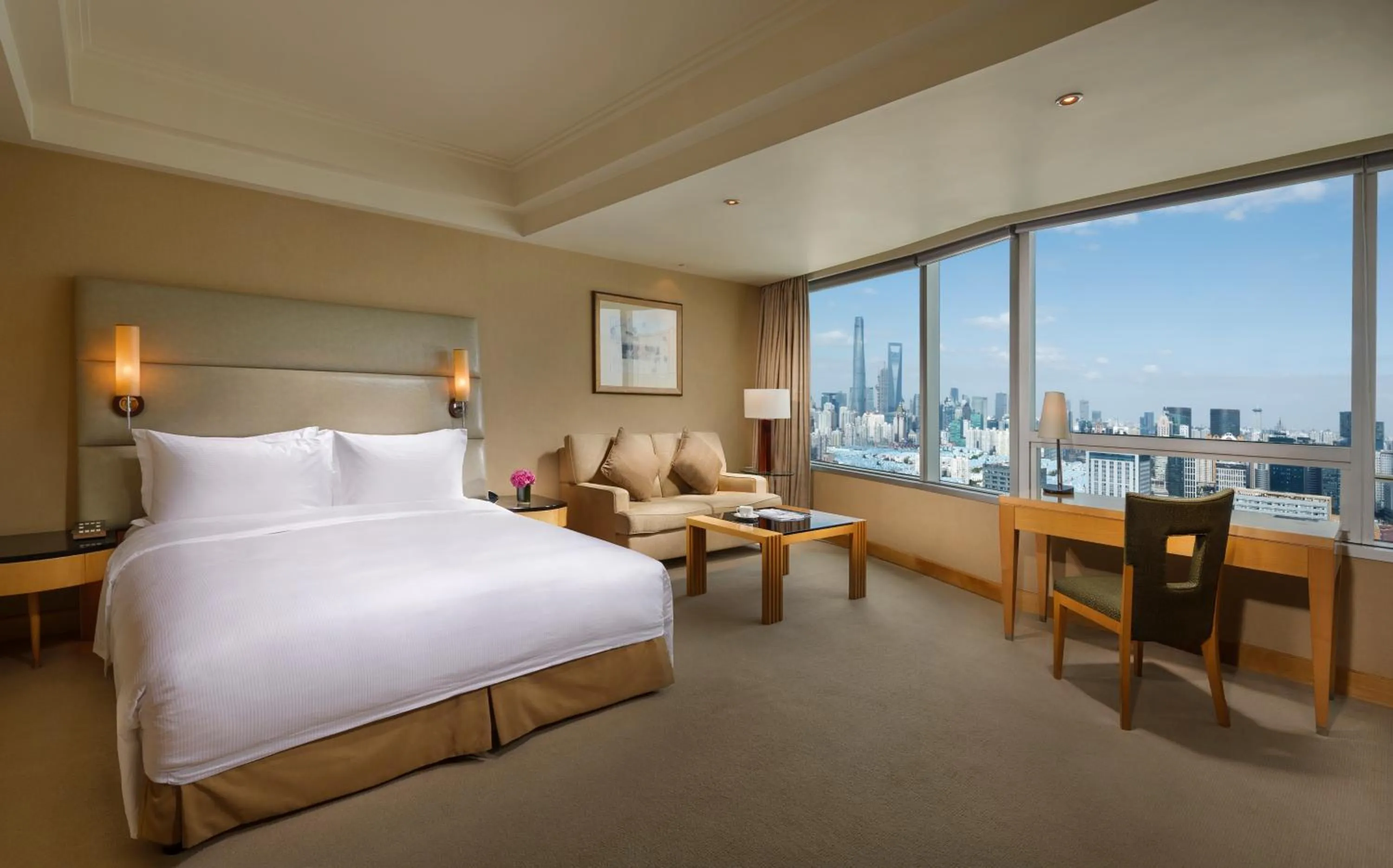 Bedroom, Bed in DoubleTree by Hilton Shanghai Pudong