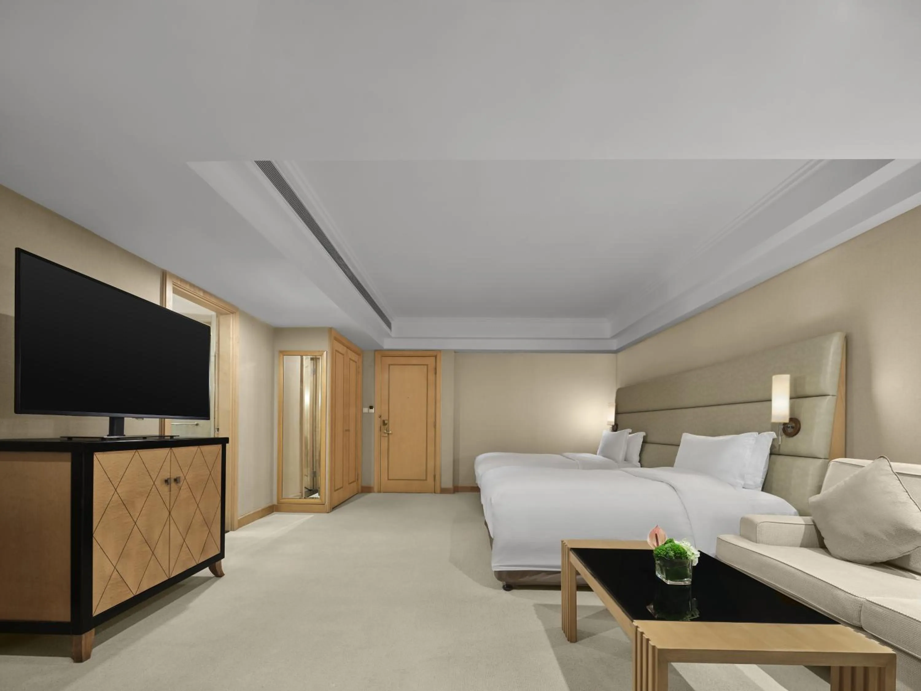 Bedroom, Bed in DoubleTree by Hilton Shanghai Pudong