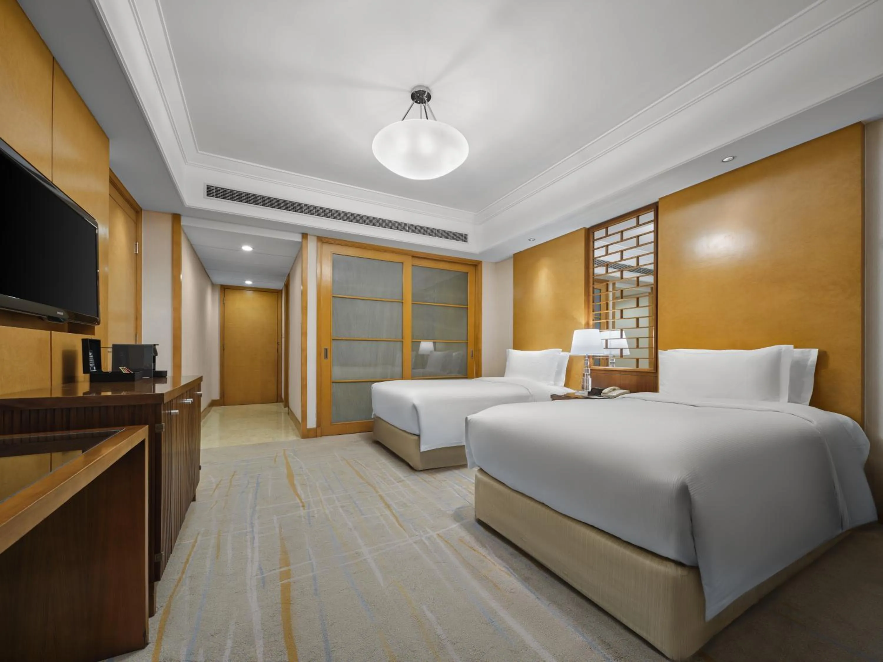 Bed in DoubleTree by Hilton Shanghai Pudong