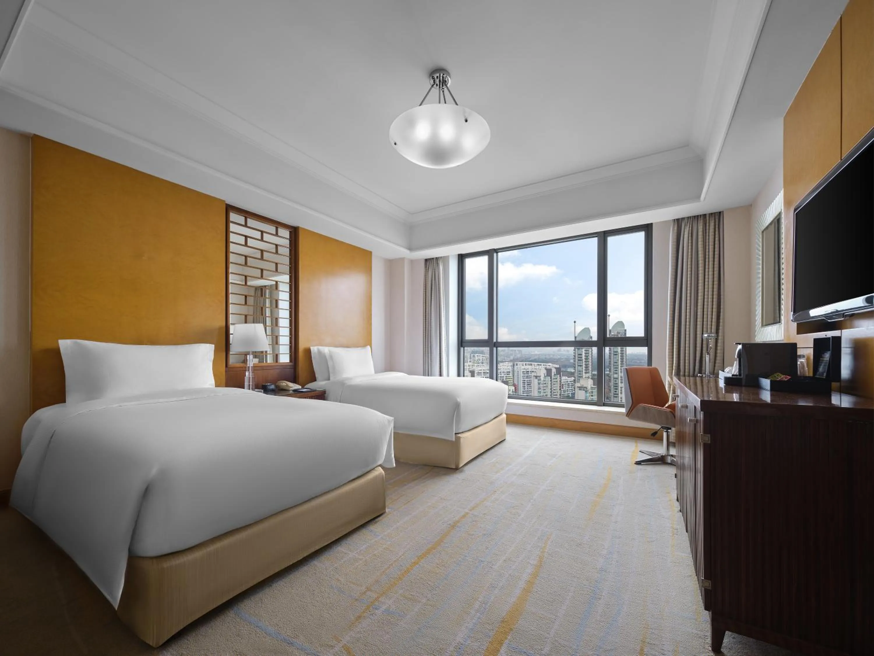 Bed in DoubleTree by Hilton Shanghai Pudong