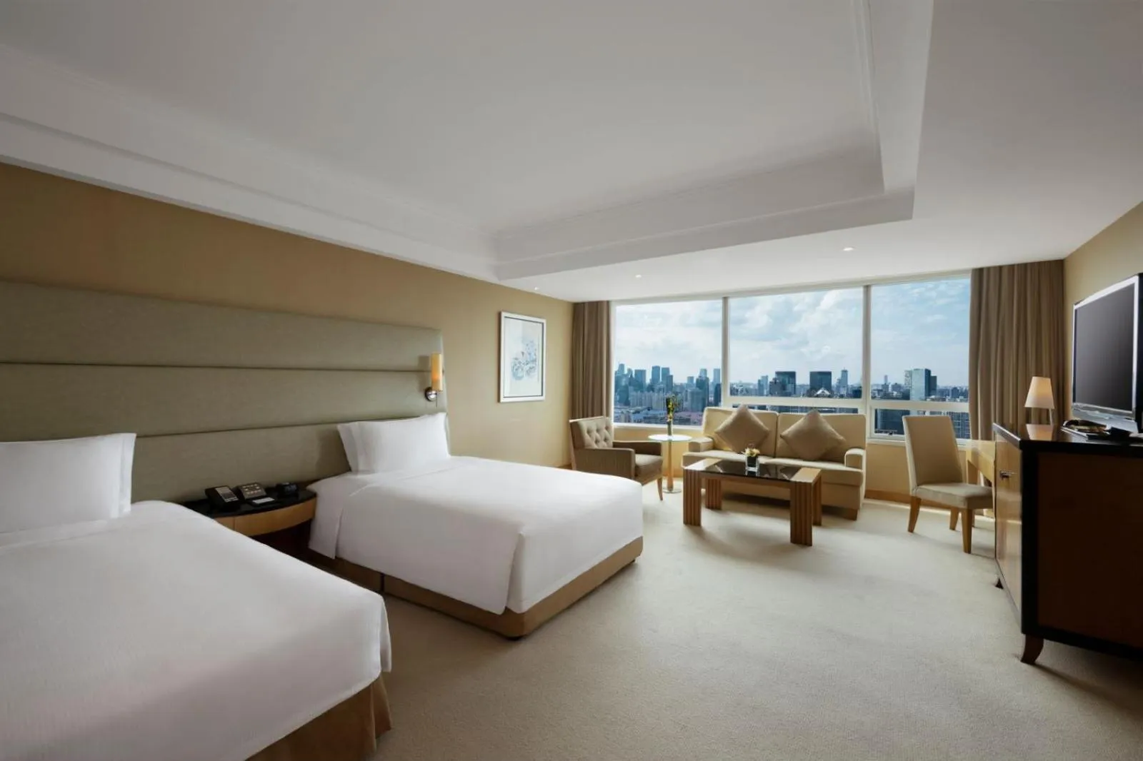 Photo of the whole room, Bed in DoubleTree by Hilton Shanghai Pudong
