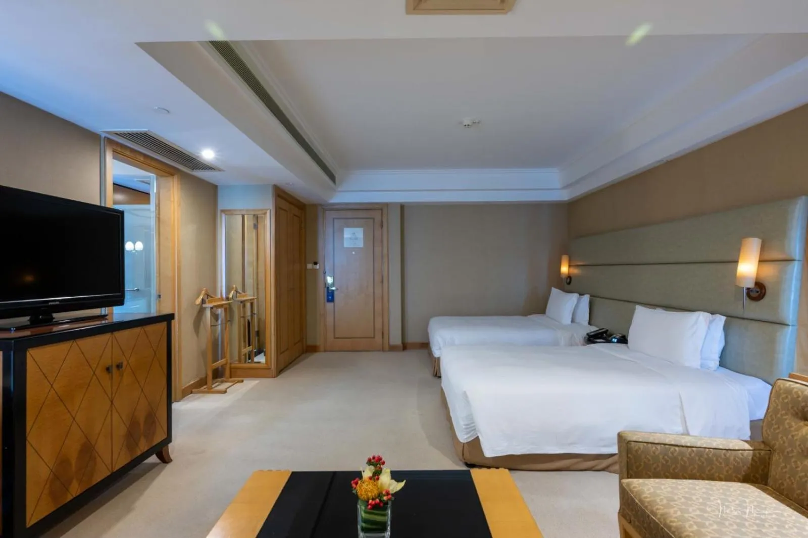 Bedroom, Bed in DoubleTree by Hilton Shanghai Pudong