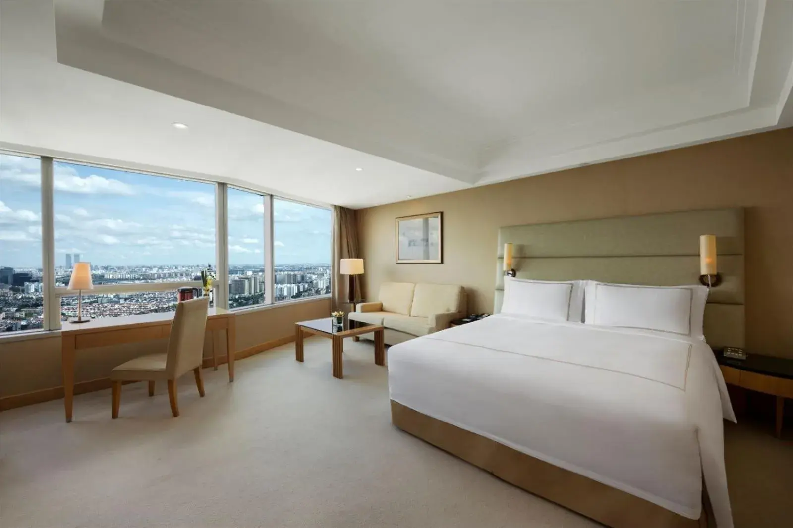 Deluxe King Room with City View in DoubleTree by Hilton Shanghai Pudong - Present welcome cookie Deluxe King Room with City View in DoubleTree by Hilton Shanghai Pudong - Present welcome cookie