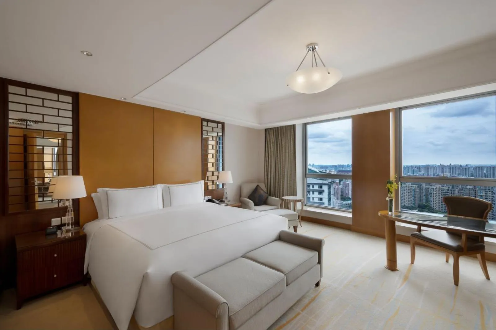 Bedroom, Bed in DoubleTree by Hilton Shanghai Pudong