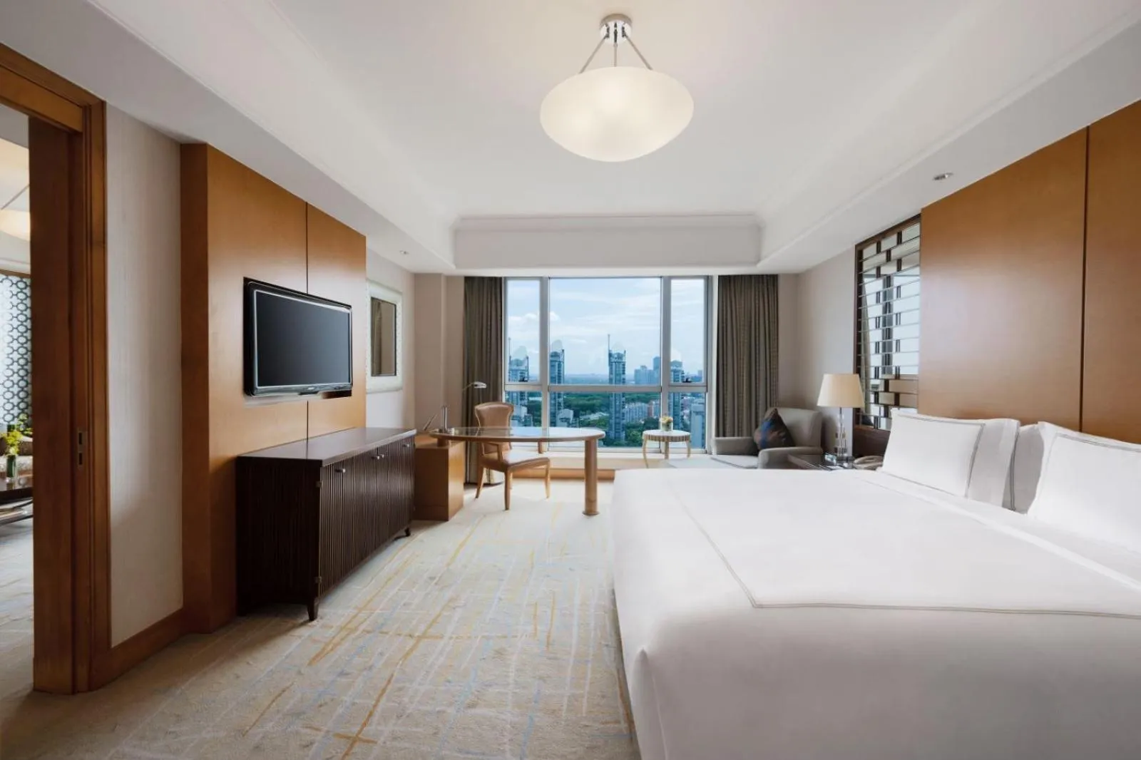 Bedroom, Bed in DoubleTree by Hilton Shanghai Pudong