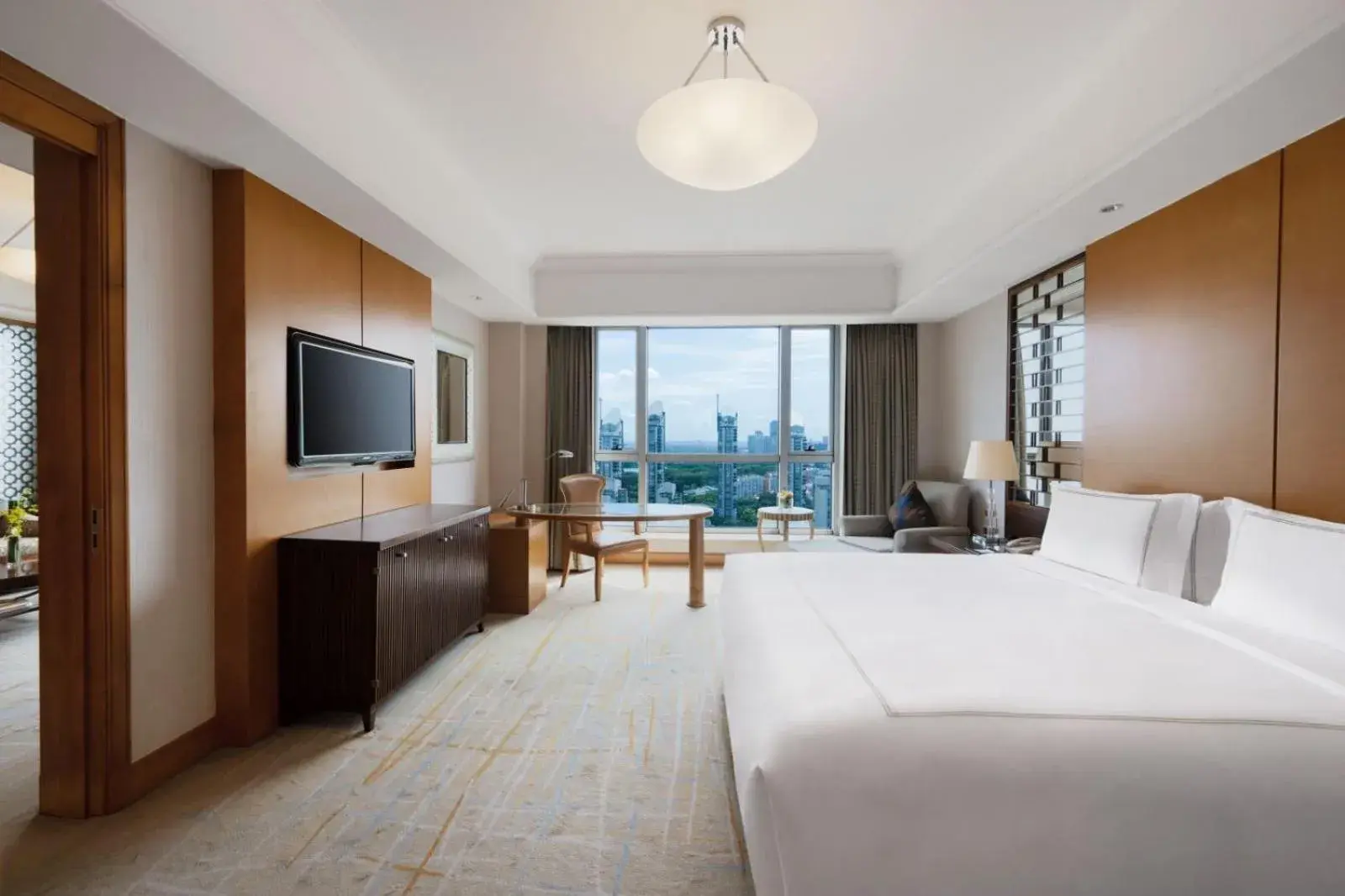 Deluxe King Suite in DoubleTree by Hilton Shanghai Pudong - Present welcome cookie Deluxe King Suite in DoubleTree by Hilton Shanghai Pudong - Present welcome cookie