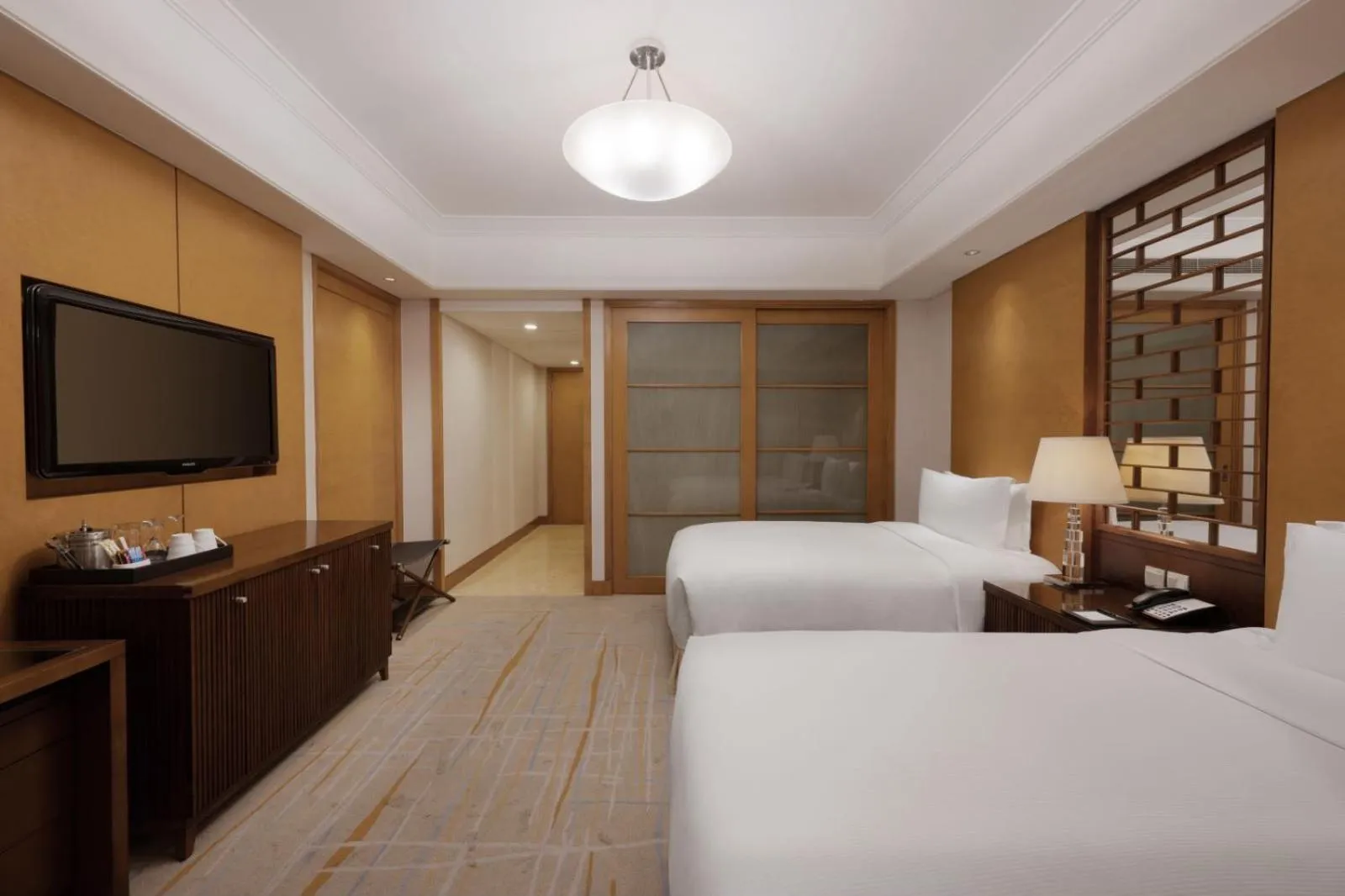 Photo of the whole room, Bed in DoubleTree by Hilton Shanghai Pudong