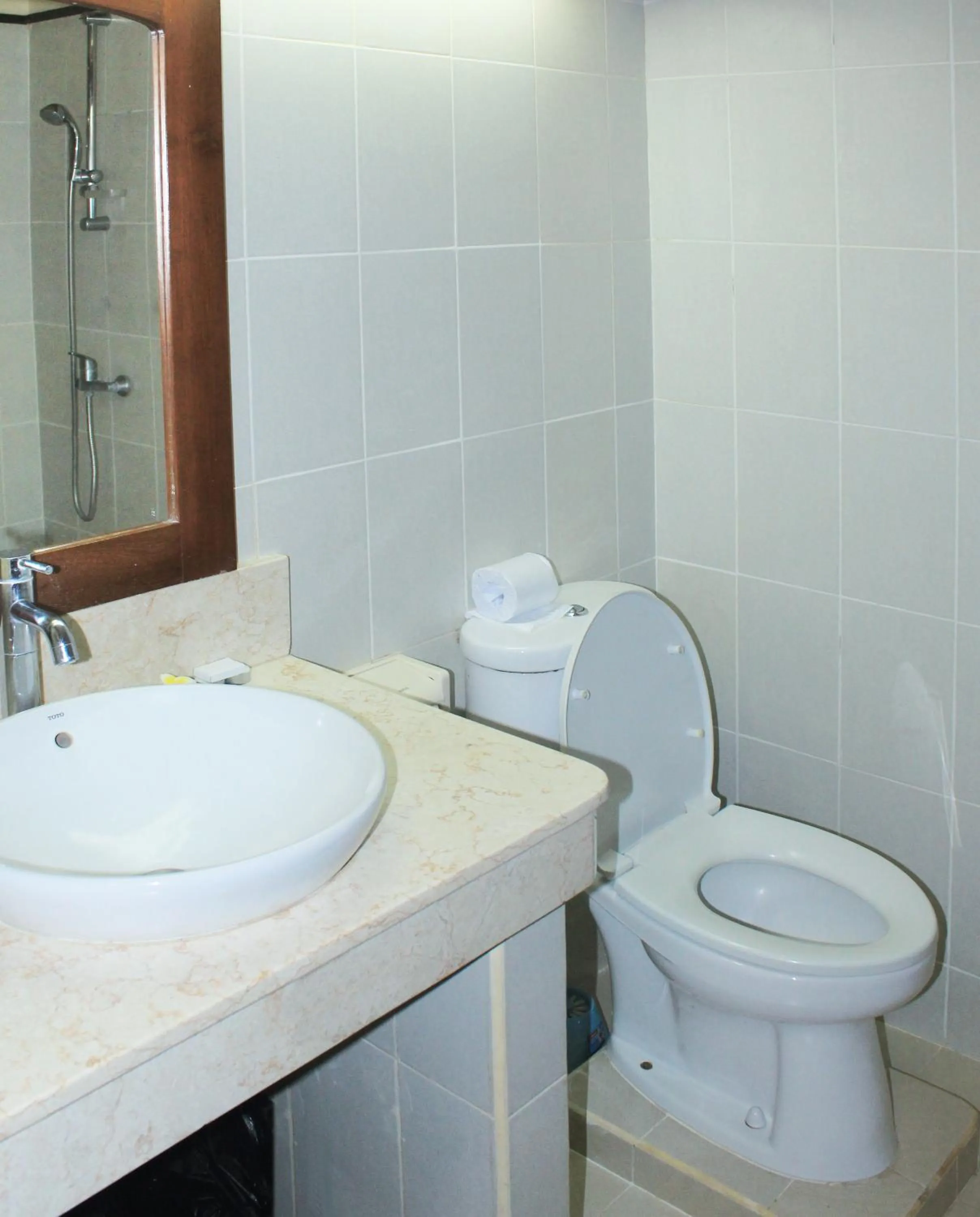 Bathroom in Besakih Beach Hotel