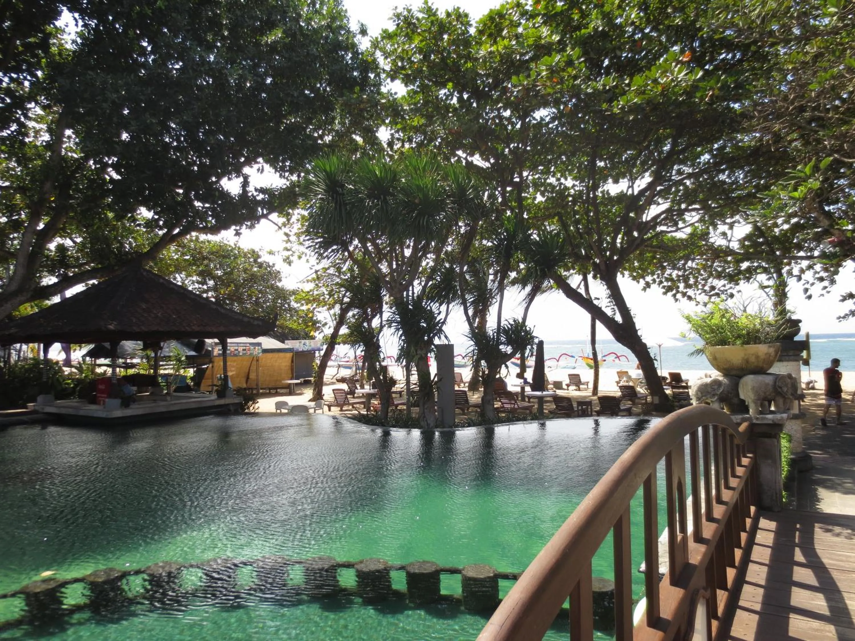Swimming pool in Besakih Beach Hotel