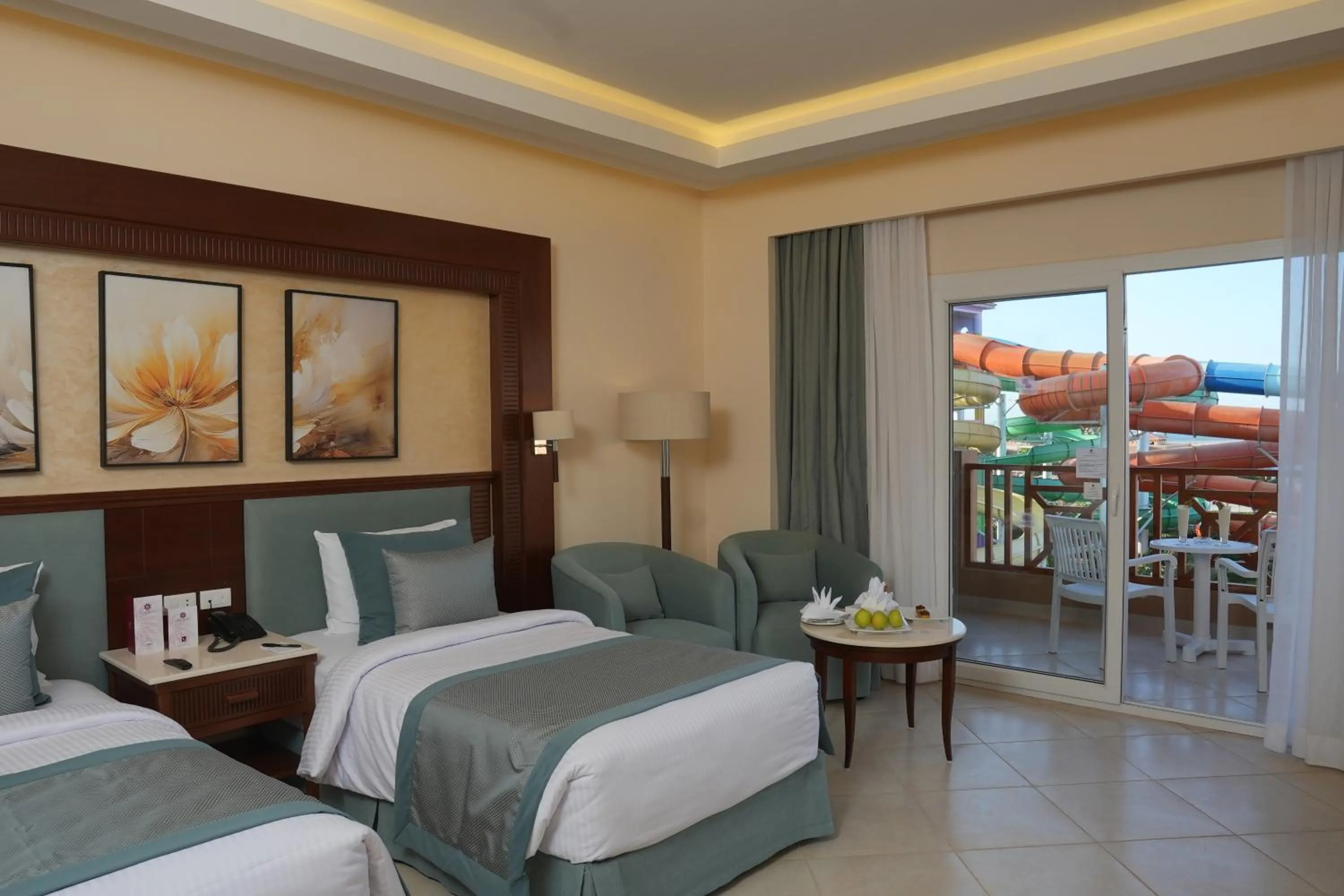 Bedroom, Bed in Charmillion Gardens Aquapark