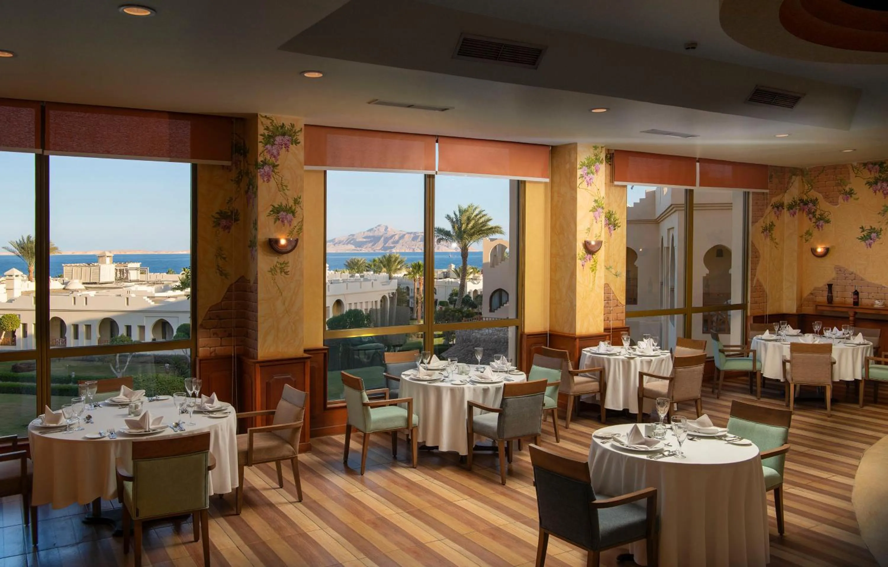 Restaurant/places to eat in Charmillion Club Resort