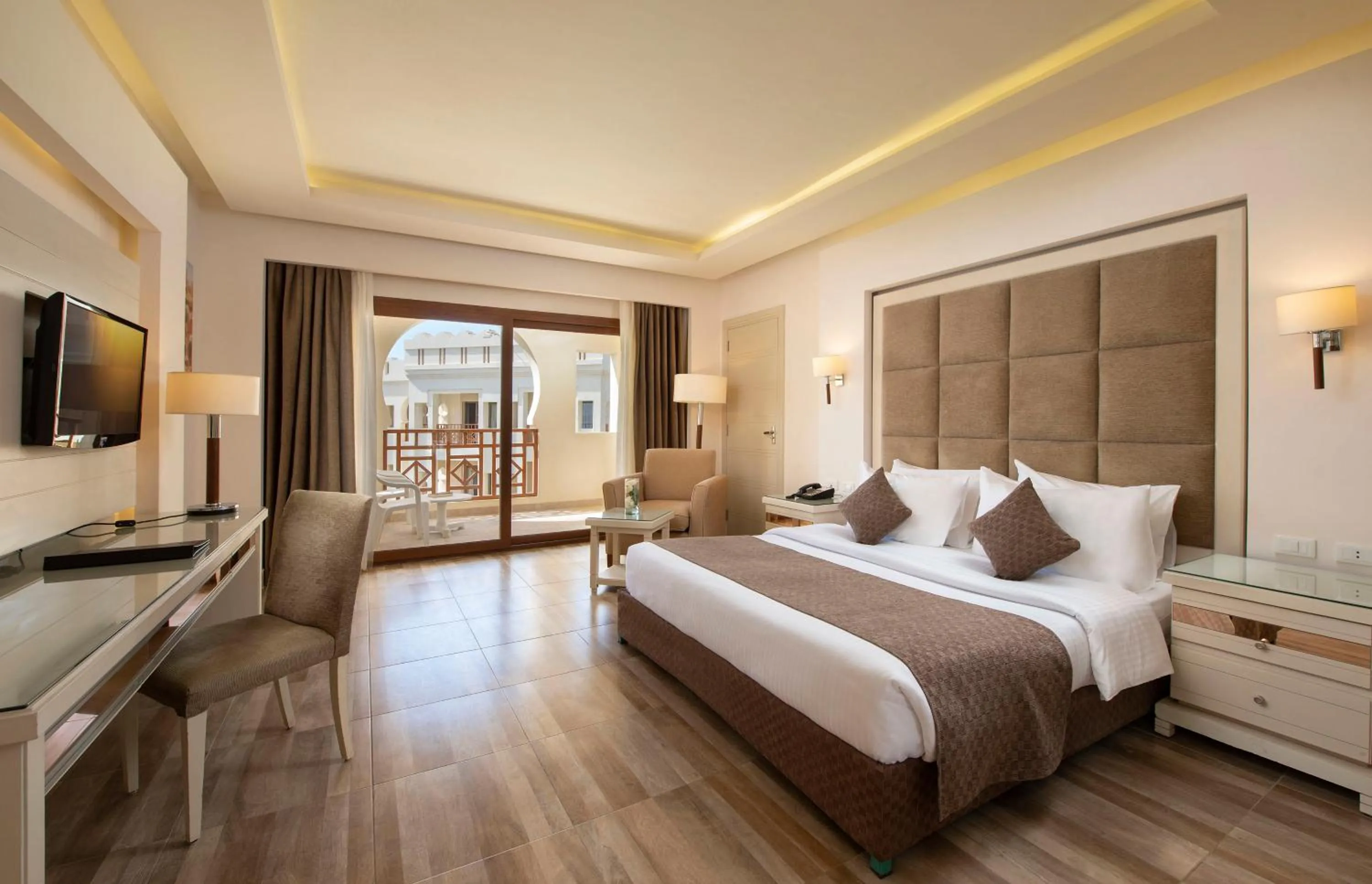 Bedroom, Bed in Charmillion Club Resort