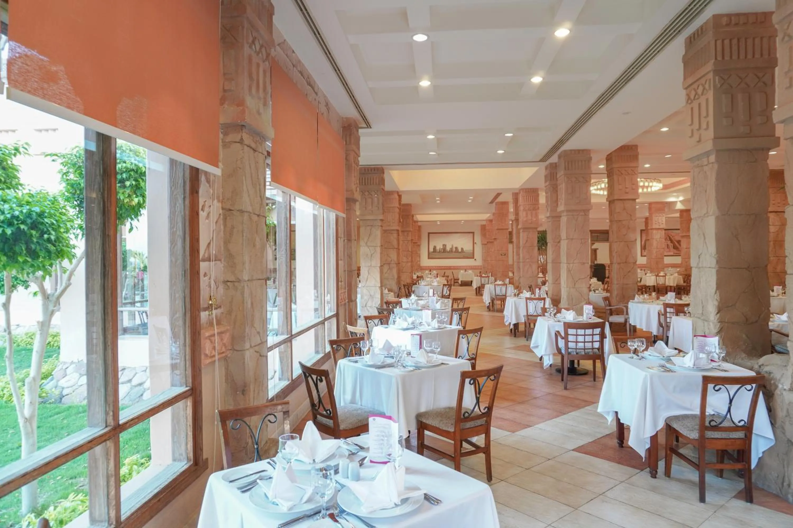 Restaurant/places to eat in Charmillion Sea Life Resort