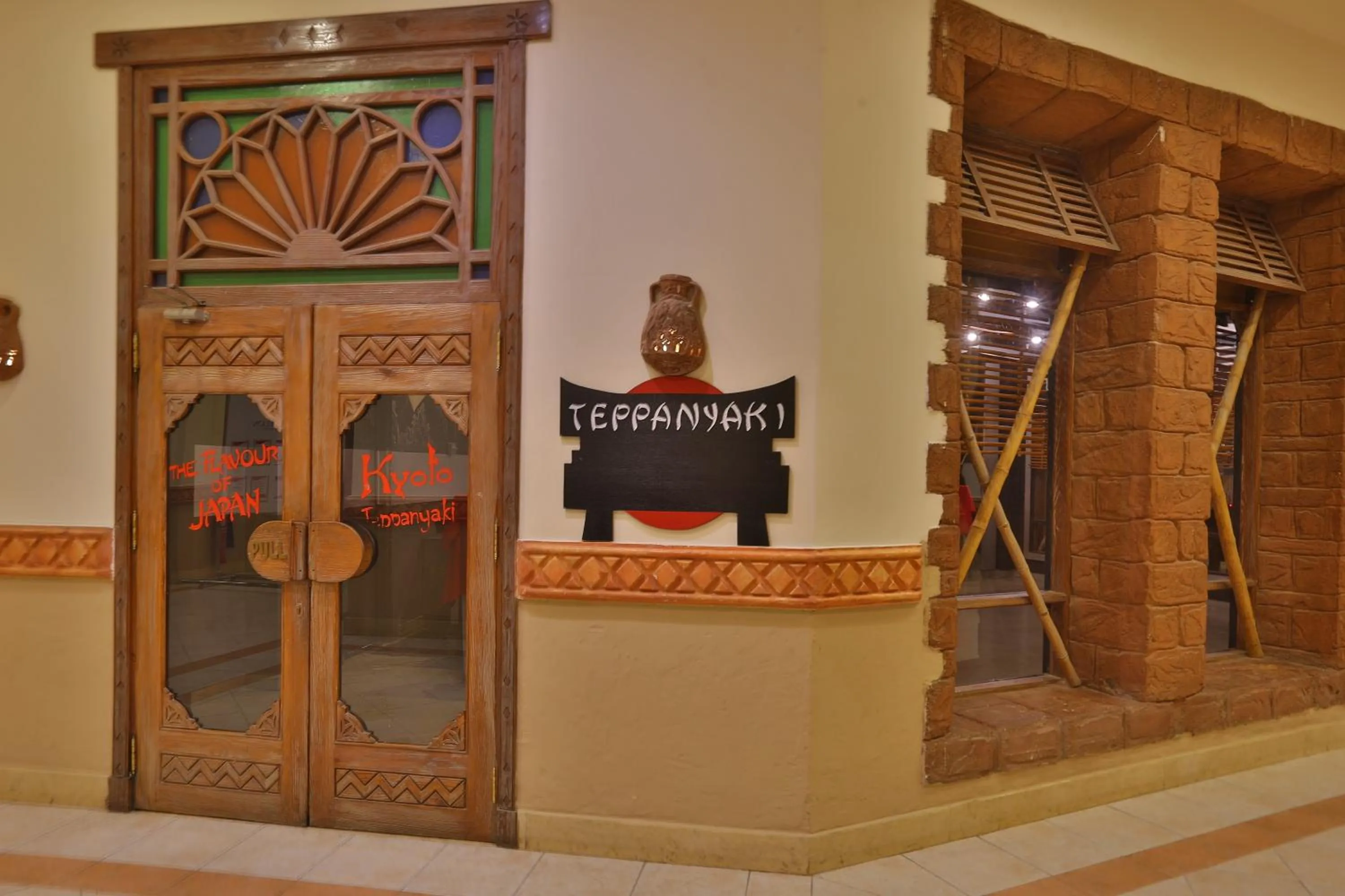 Restaurant/places to eat in Charmillion Sea Life Resort