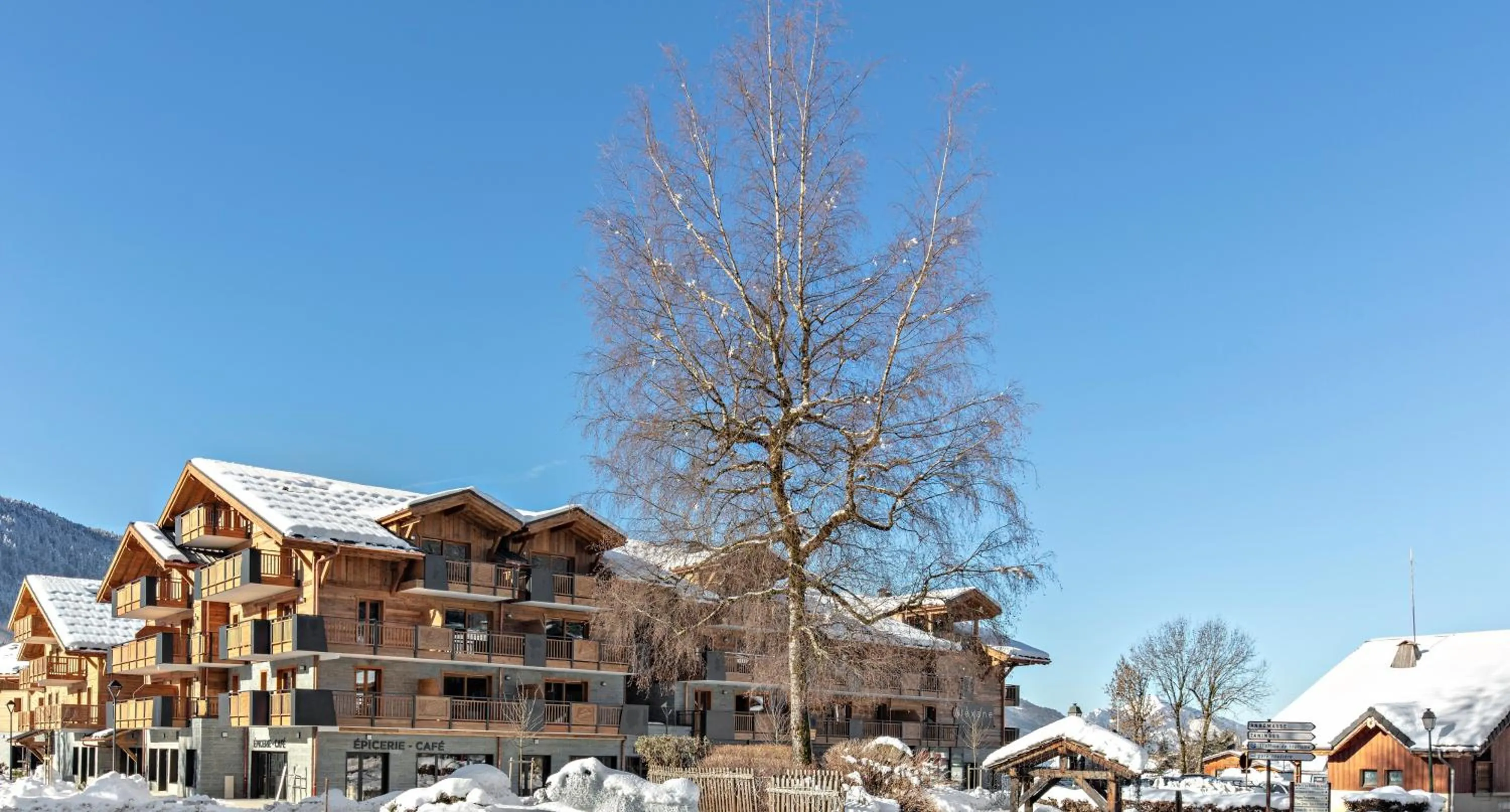 Facade/entrance in MGM Hôtels & Résidences - Hôtel Les Suites d'Alexane