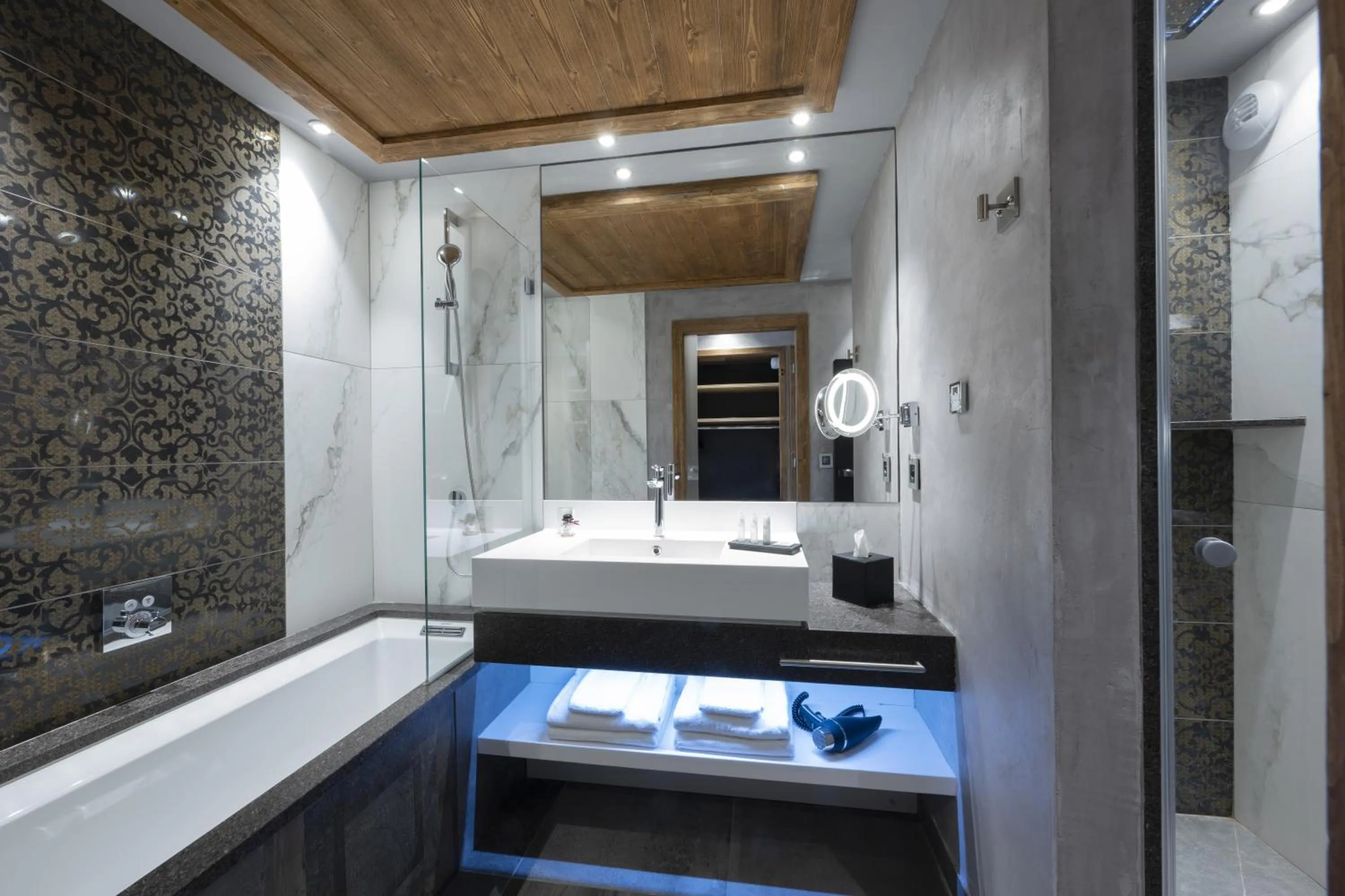 Bathroom in MGM Hôtels & Résidences - Hôtel Les Suites d'Alexane