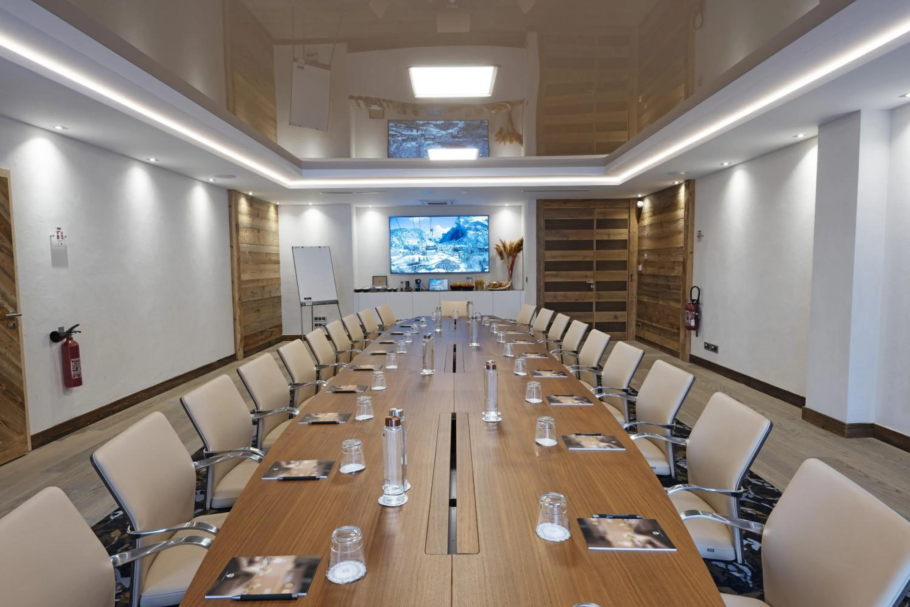 Meeting/conference room in MGM Hôtels & Résidences - Hôtel Les Suites d'Alexane