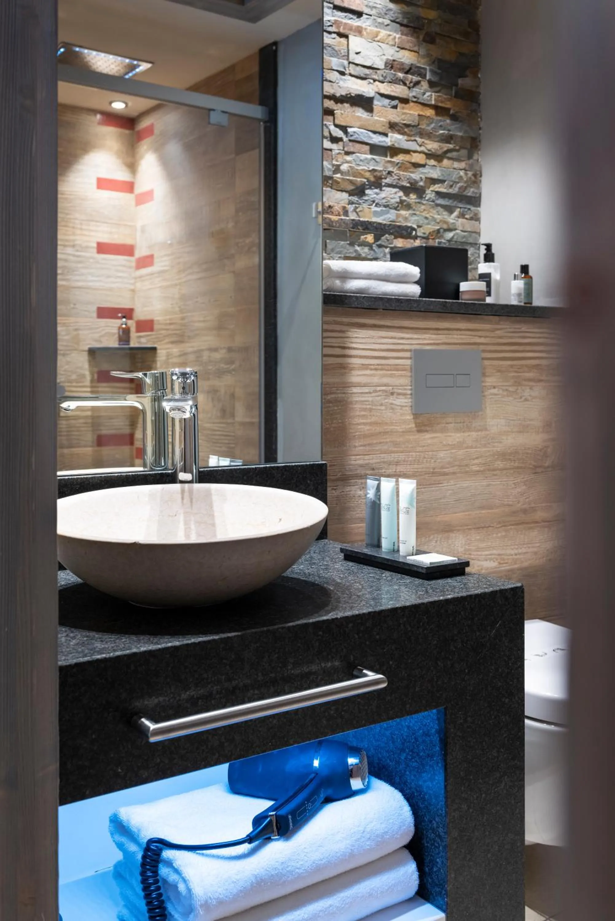 Bathroom in MGM Hôtels & Résidences - Hôtel Les Suites d'Alexane